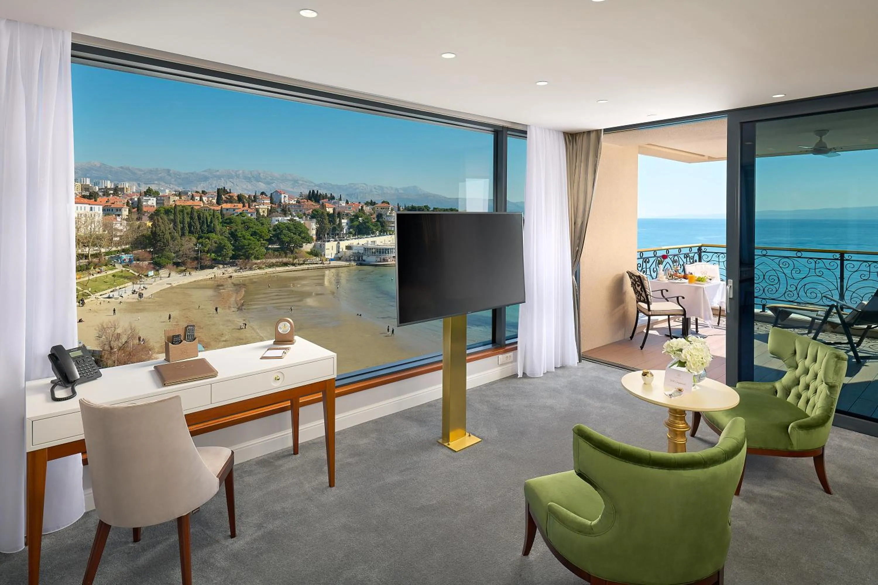 TV and multimedia in Hotel Villa Harmony