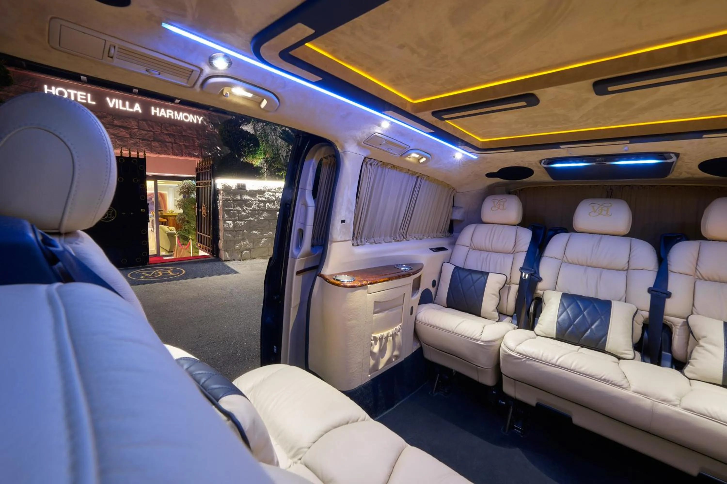 Facade/entrance in Hotel Villa Harmony