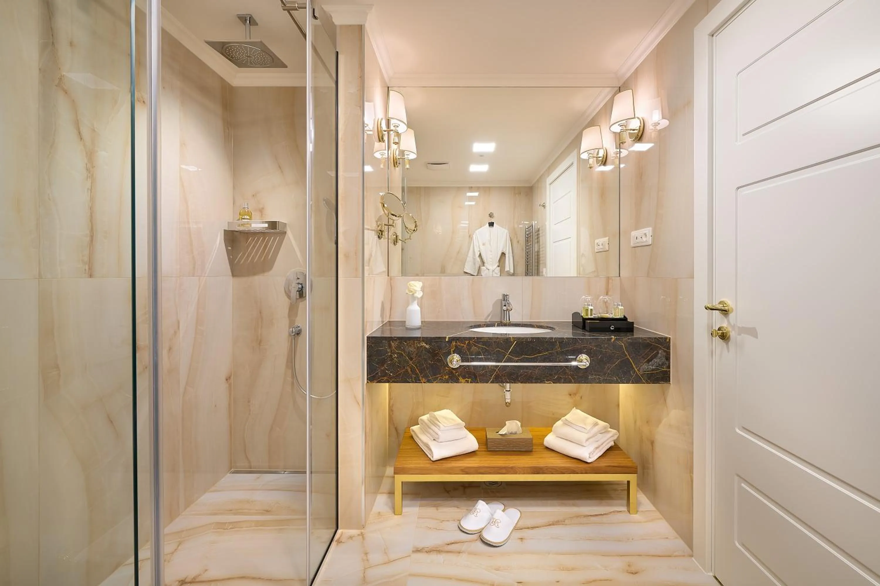 Shower in Hotel Villa Harmony