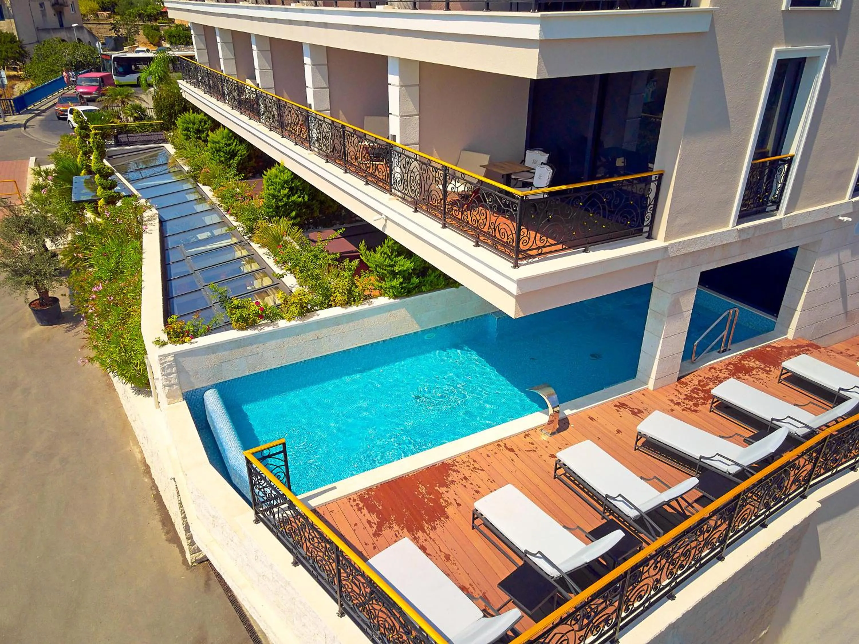 Pool view in Hotel Villa Harmony