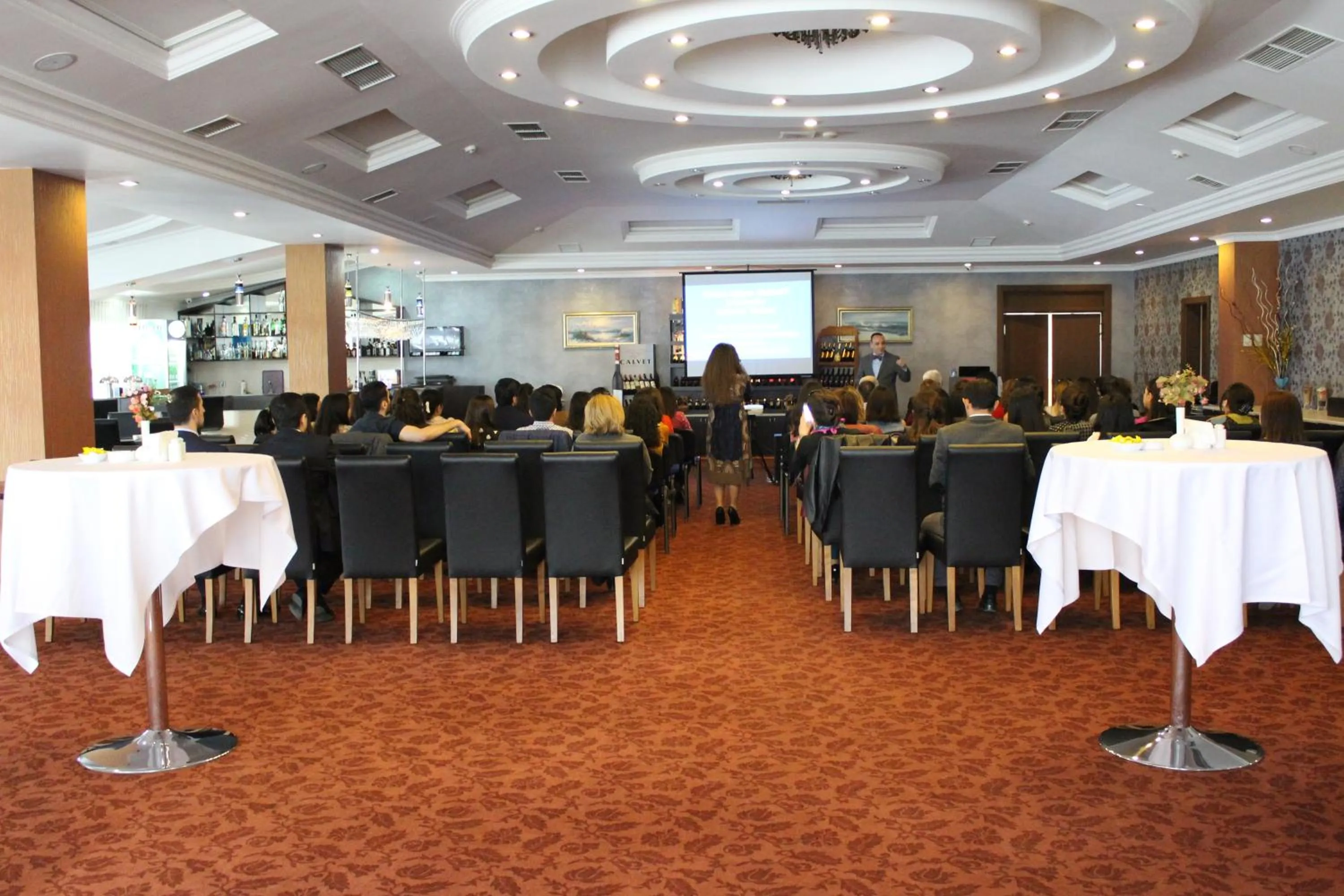 Restaurant/places to eat in New Baku Hotel