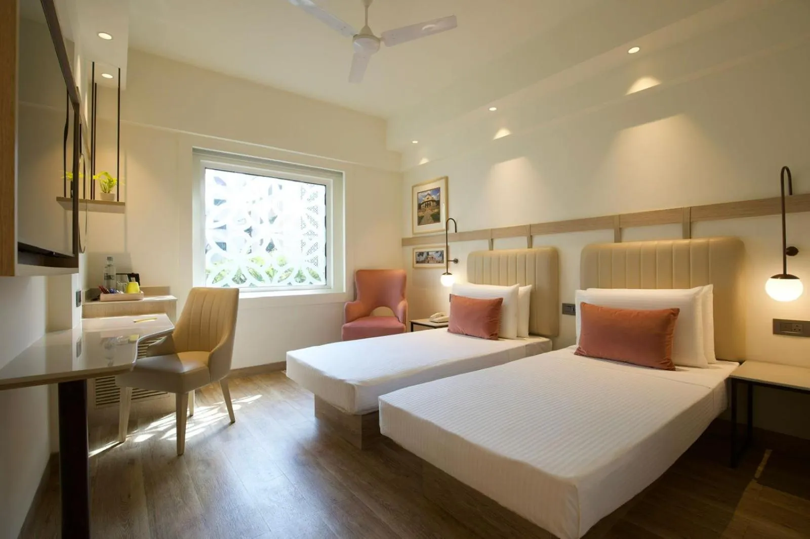Bedroom, Bed in Lemon Tree Hotel, Delhi Airport