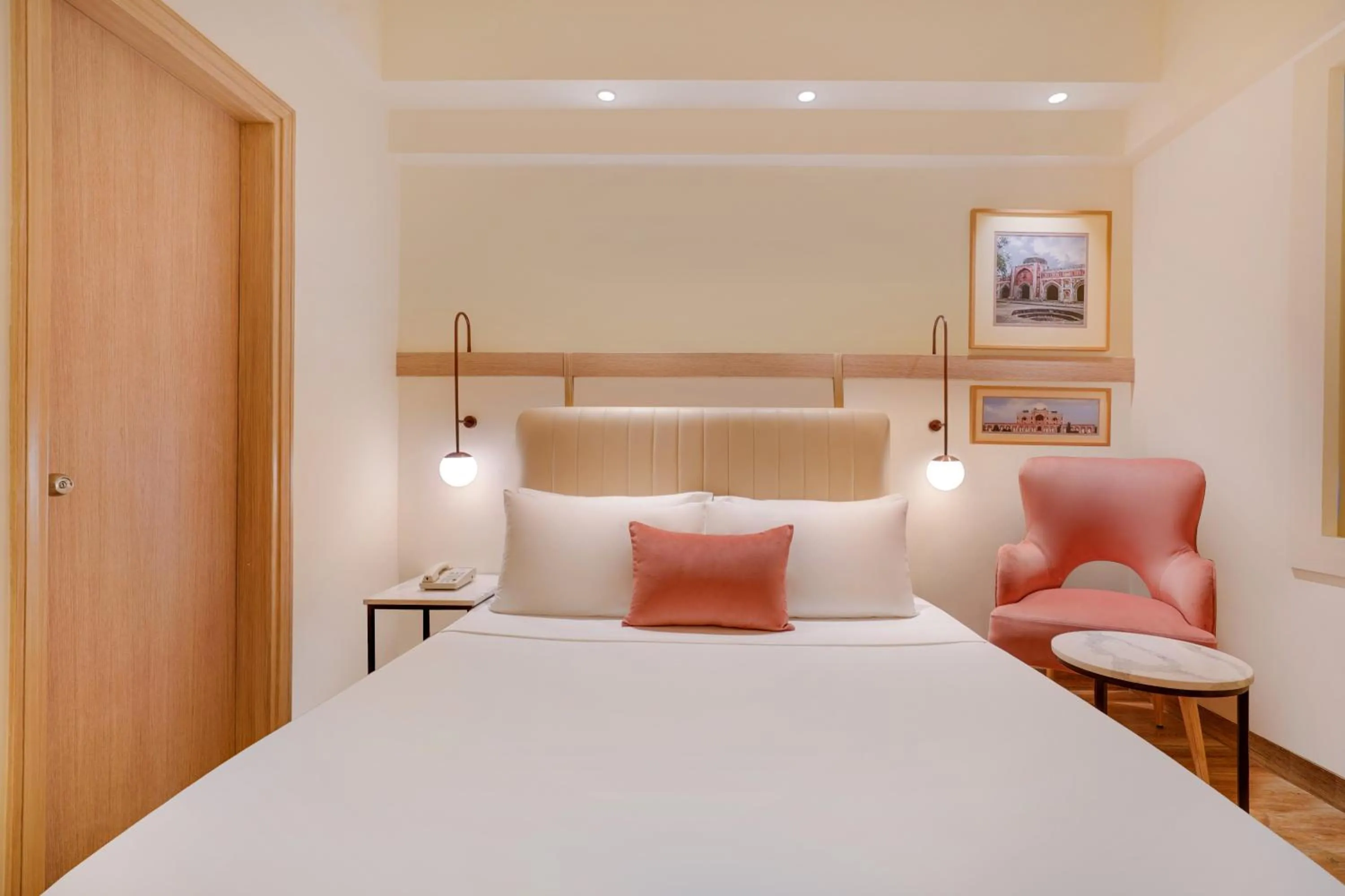 Bedroom, Bed in Lemon Tree Hotel, Delhi Airport