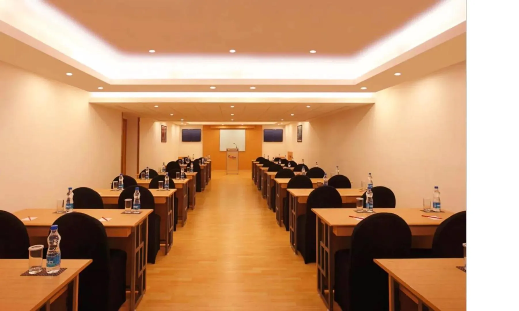 Property building in Red Fox by Lemon Tree Hotels, Delhi Airport