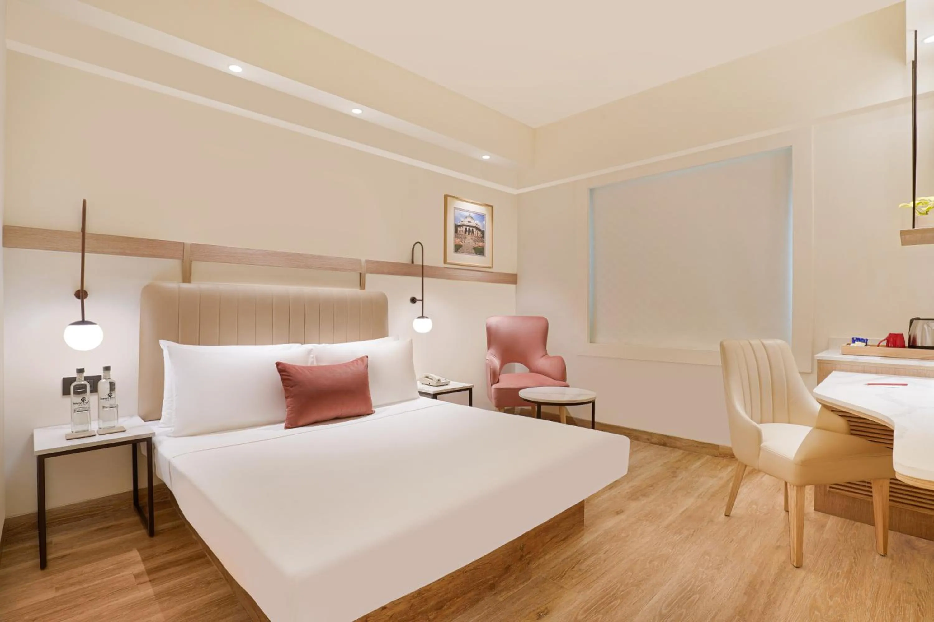 Bedroom, Bed in Lemon Tree Hotel, Delhi Airport