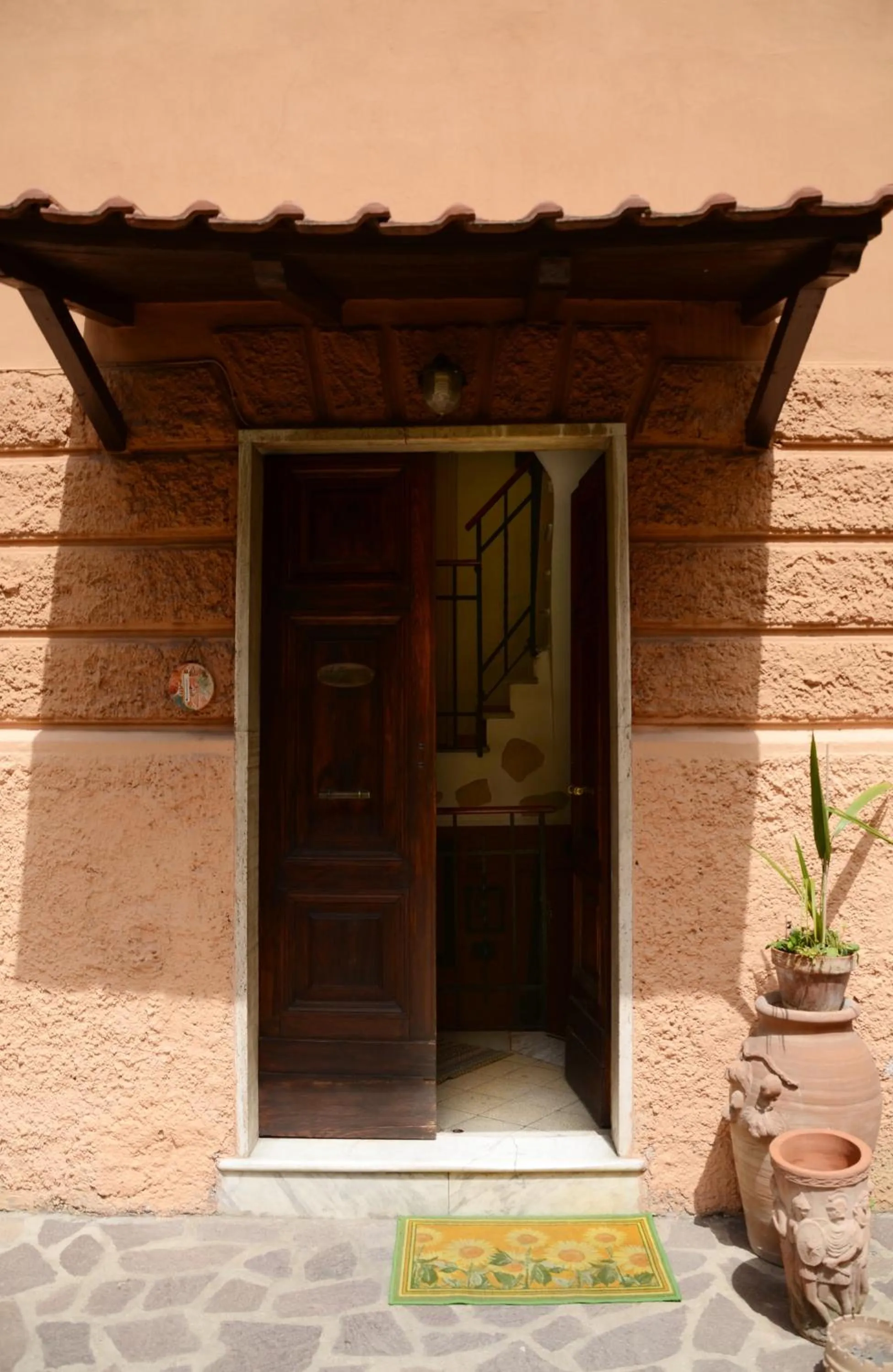 Facade/entrance in A Vinicius et Mita