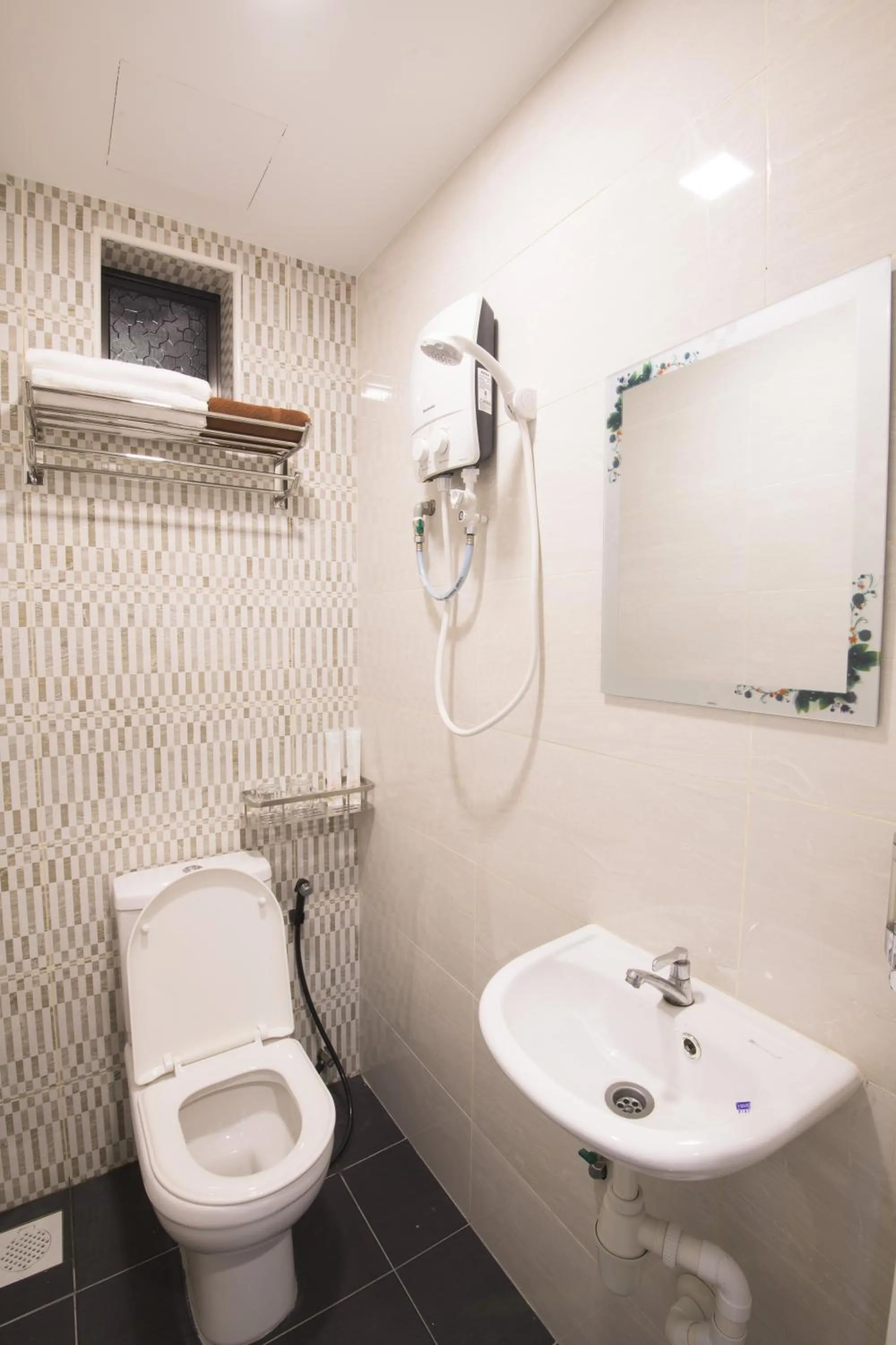 Toilet in LTL Guesthouse