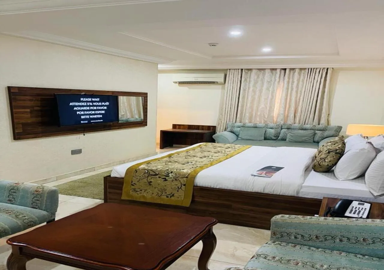 Bed in Qualibest Grand Hotels