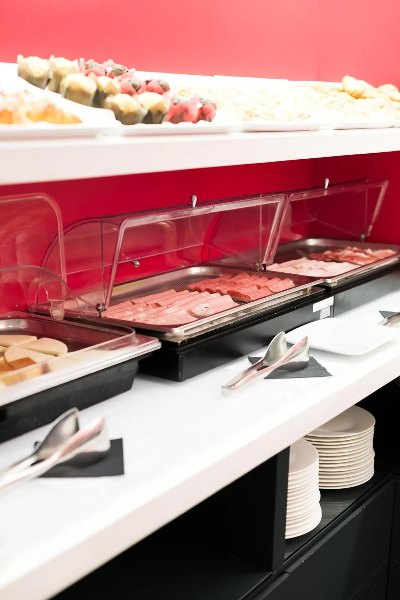 Buffet breakfast in Hotel La Rovere