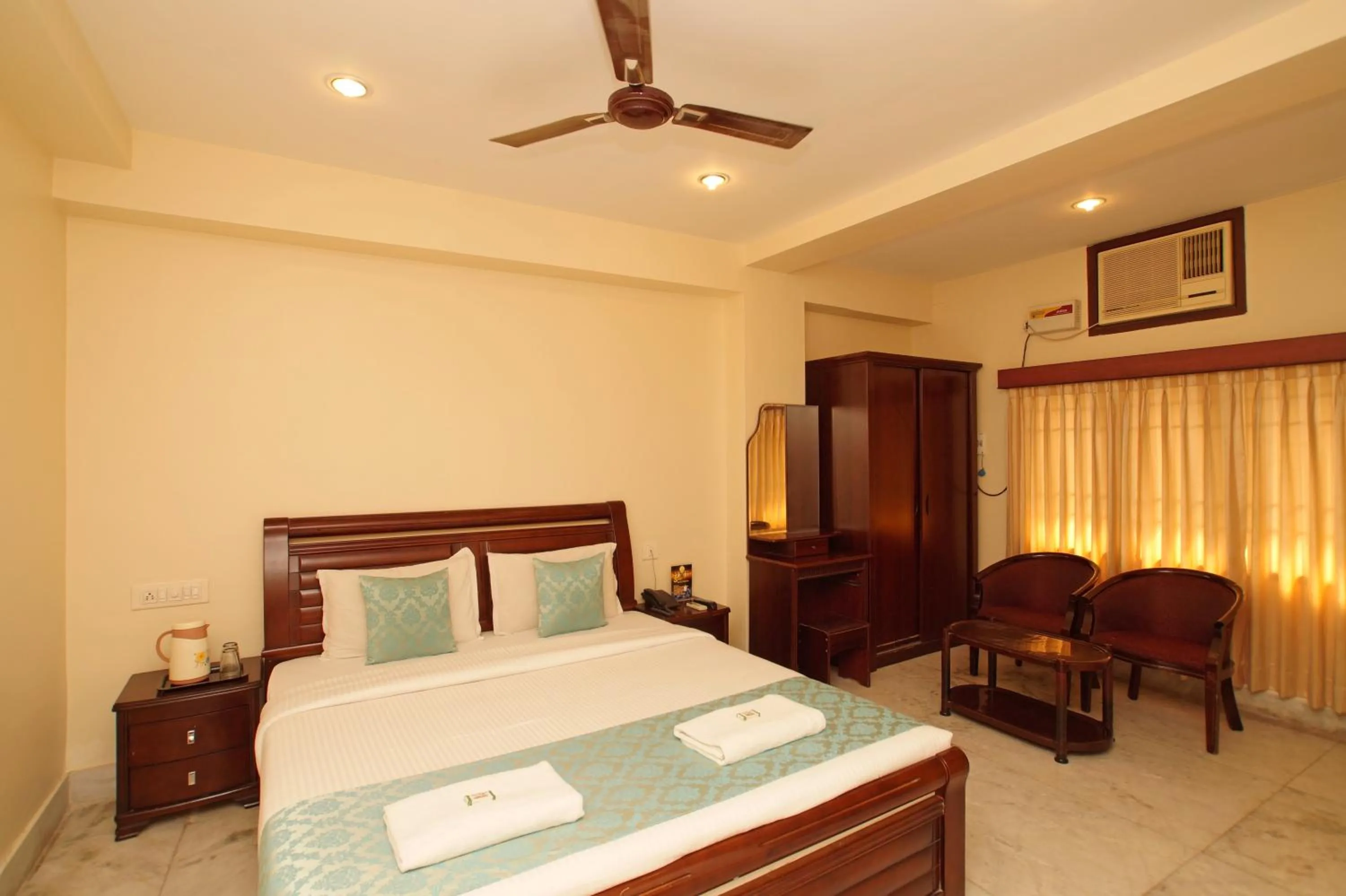 Bed in Lloyds Serviced Apartments, Near Music Academy