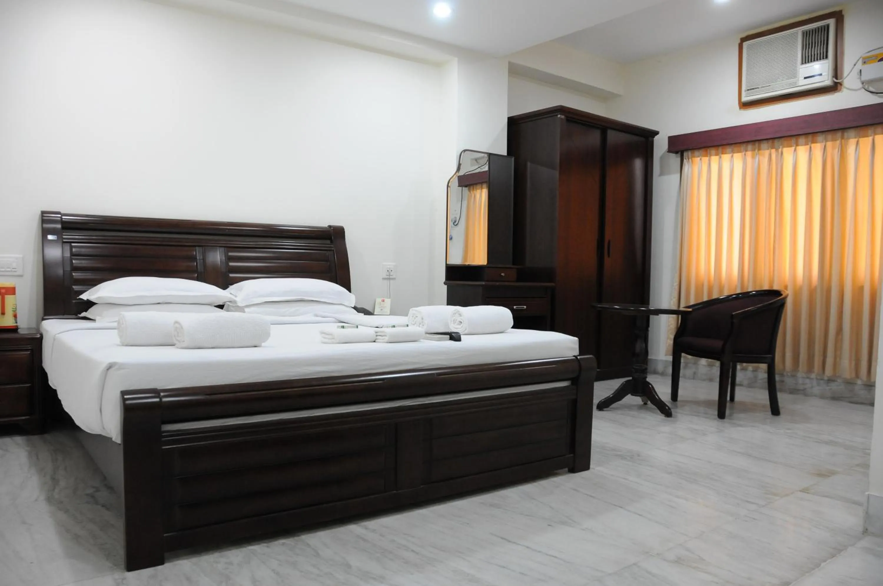 Bed in Lloyds Serviced Apartments, Near Music Academy