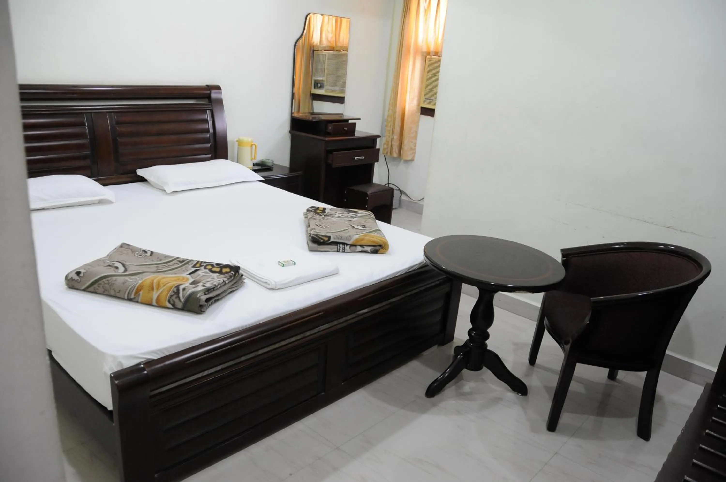 Bed in Lloyds Serviced Apartments, Near Music Academy