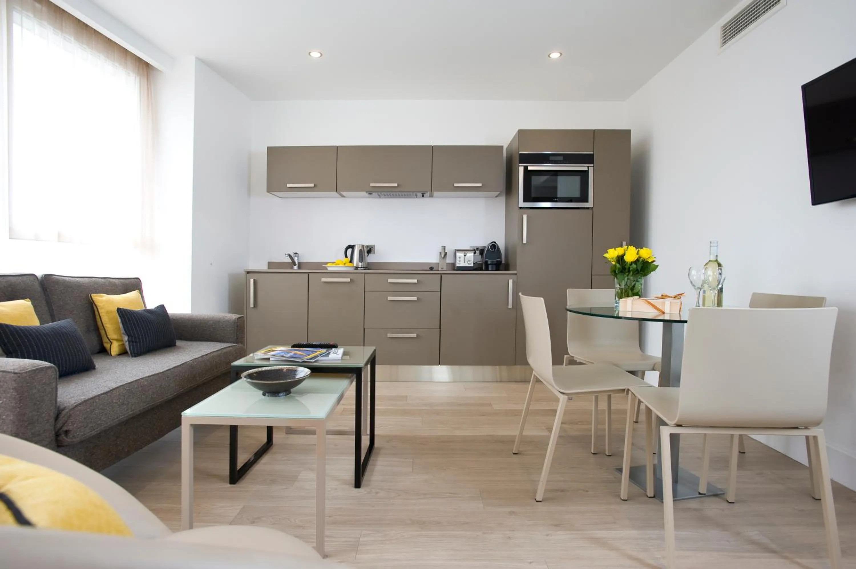 Kitchen or kitchenette in The Rosebery by Supercity Aparthotels