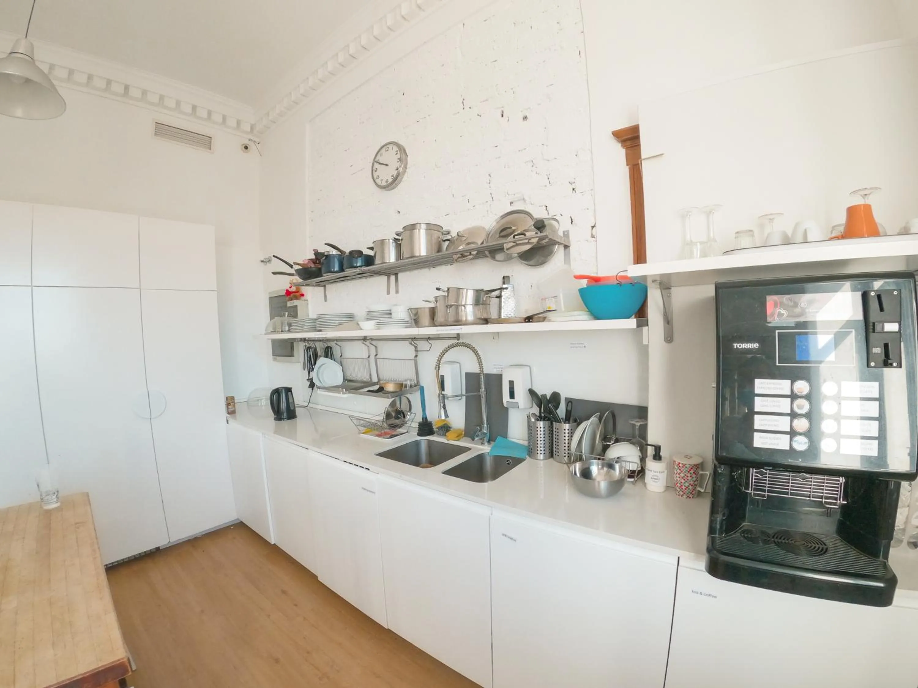 Kitchen or kitchenette in Sunset Destination Hostel