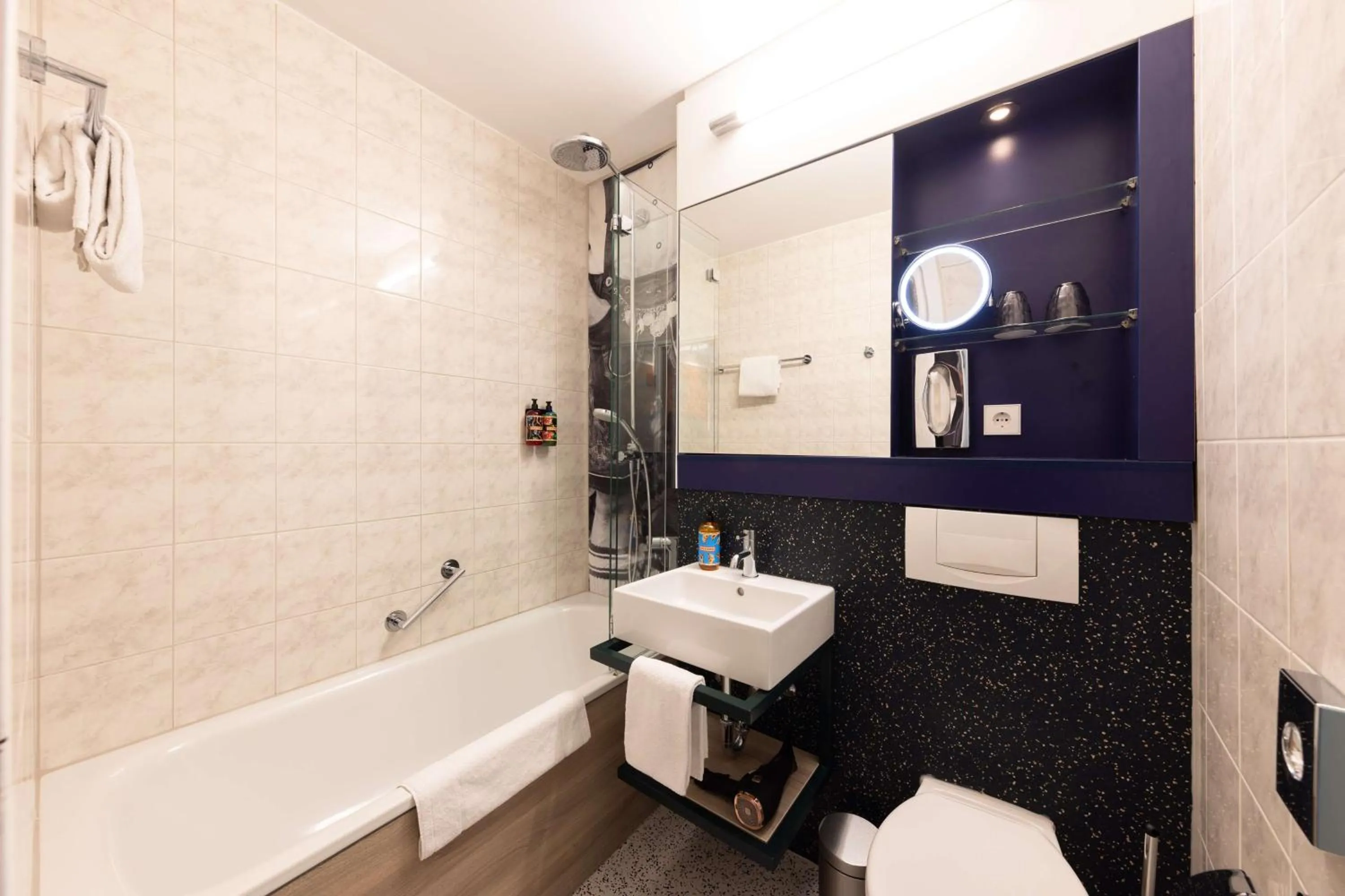 Bathroom in The Rilano Hotel München