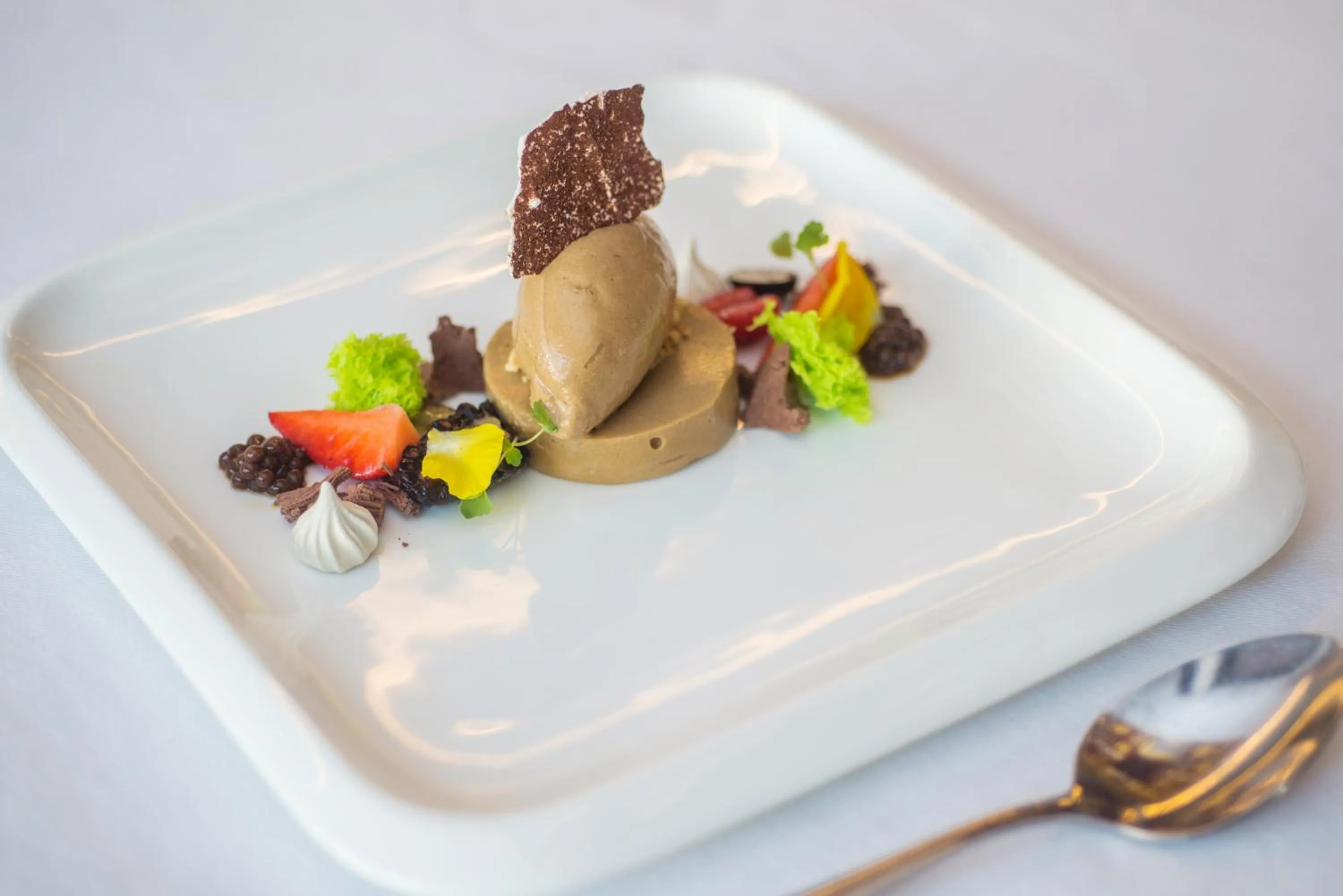 Food and drinks in Lotus Blanc Resort