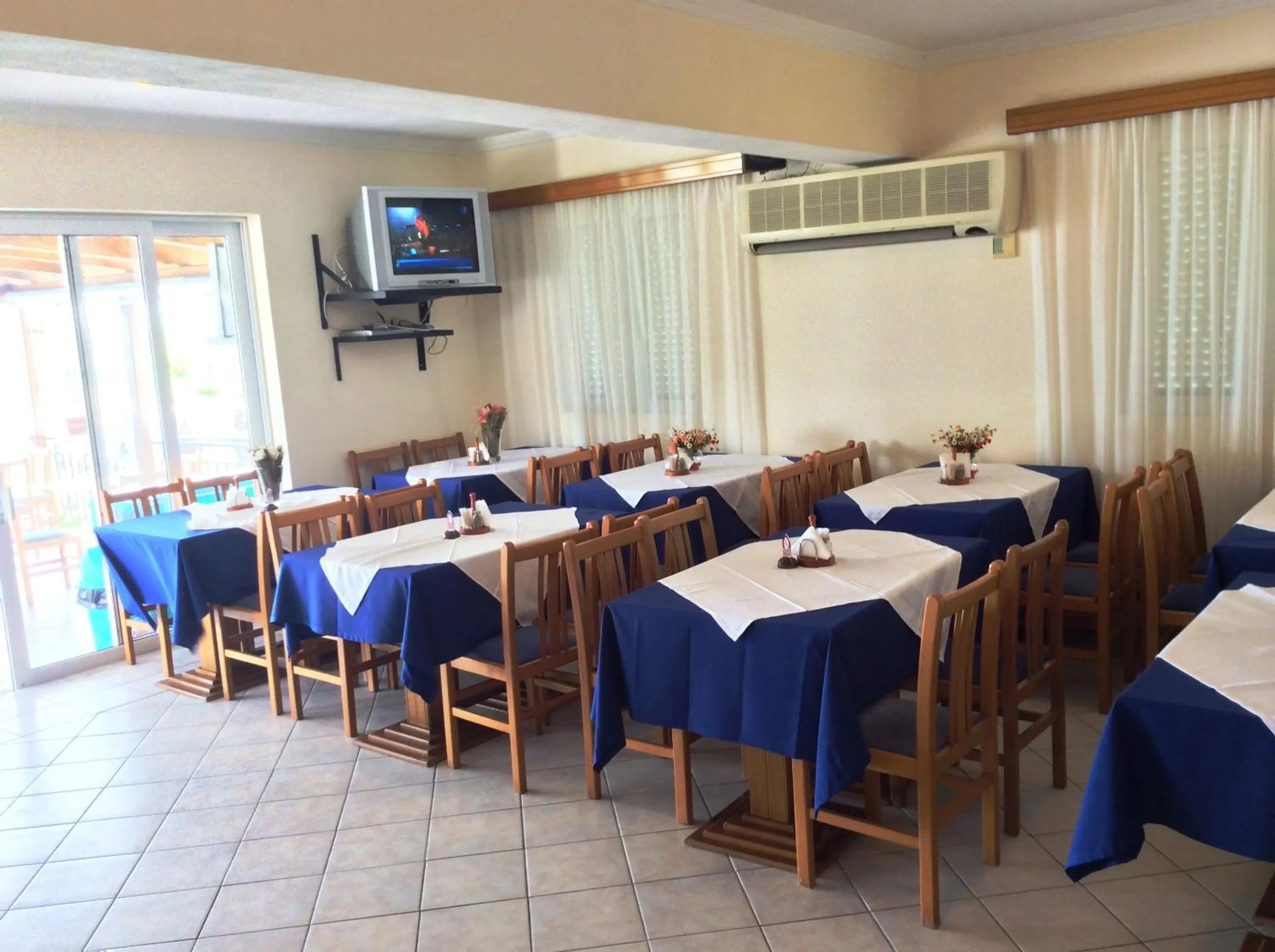 Restaurant/places to eat in Andreolas Beach Hotel