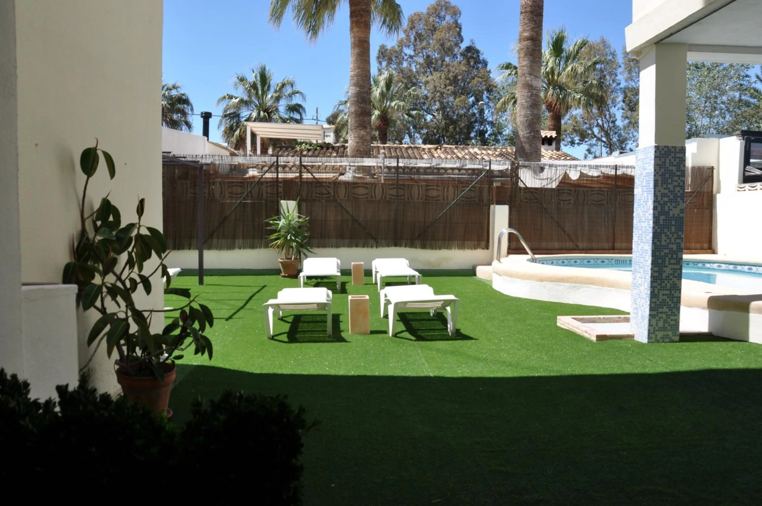 Swimming pool in Apartamentos Acuario
