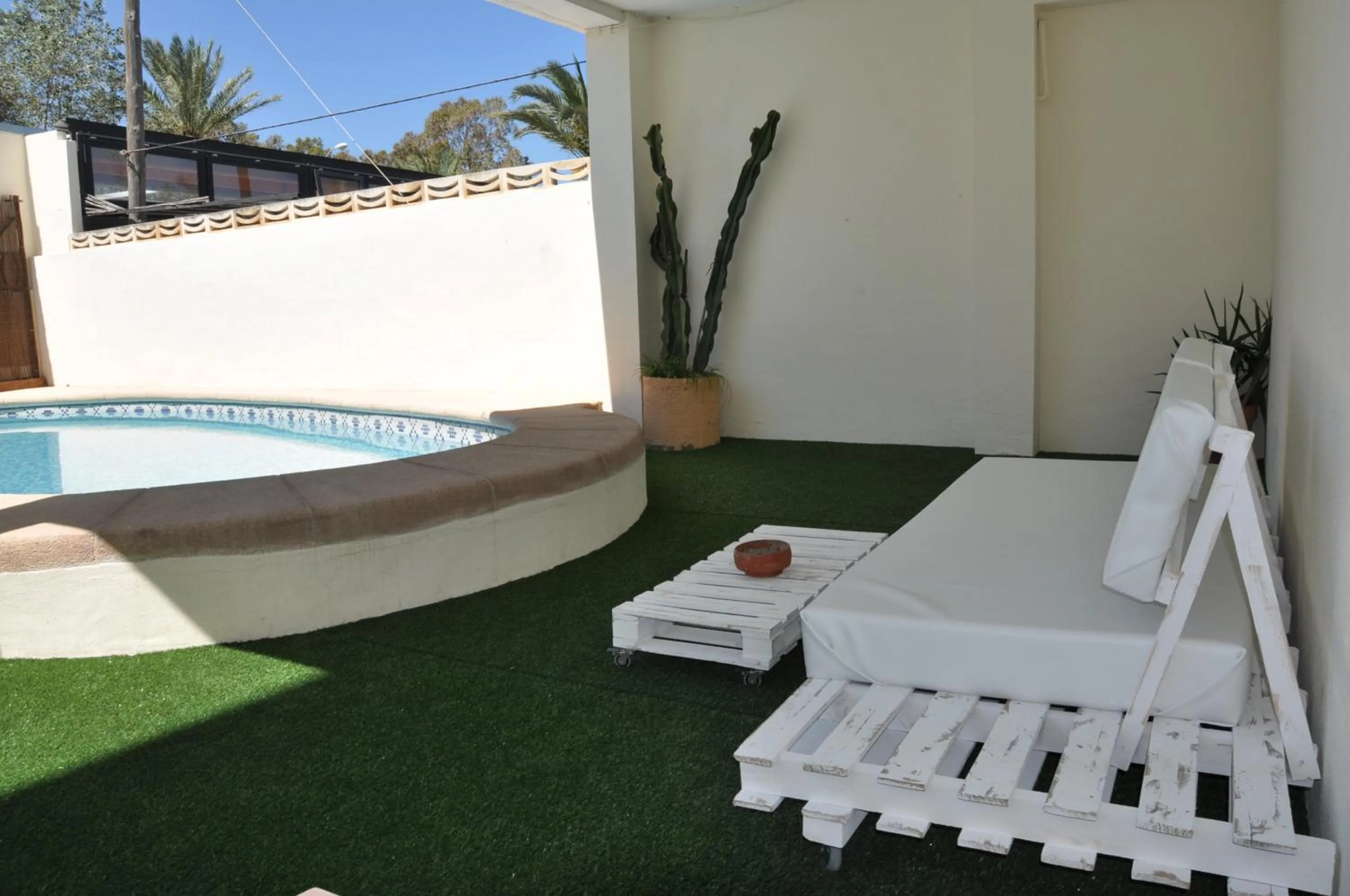 Swimming pool in Apartamentos Acuario
