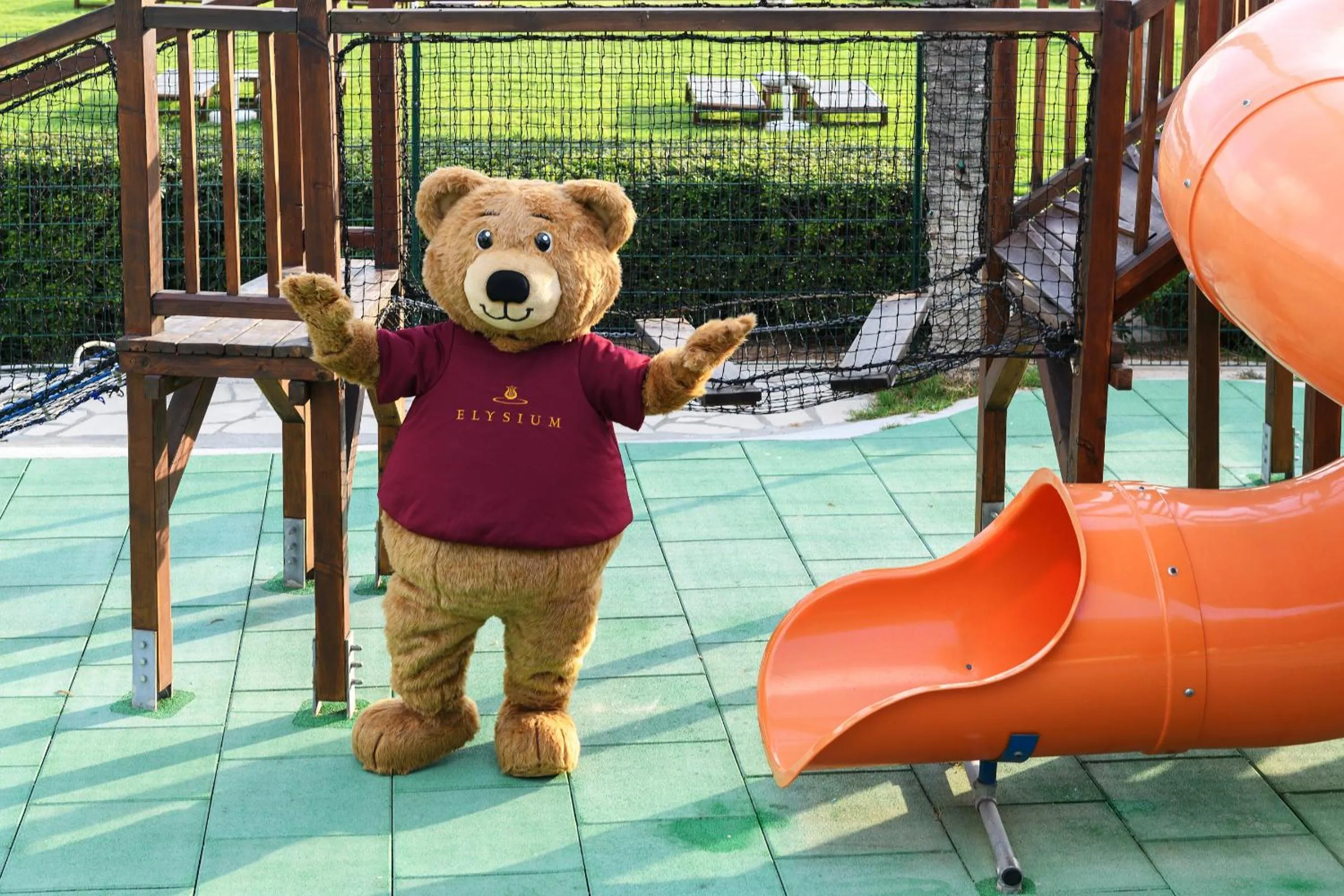 Kids's club in Elysium