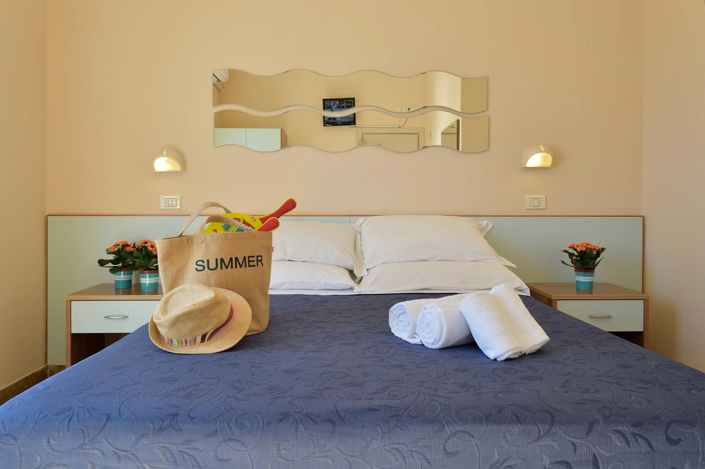 Photo of the whole room in Hotel Oltremar B&B