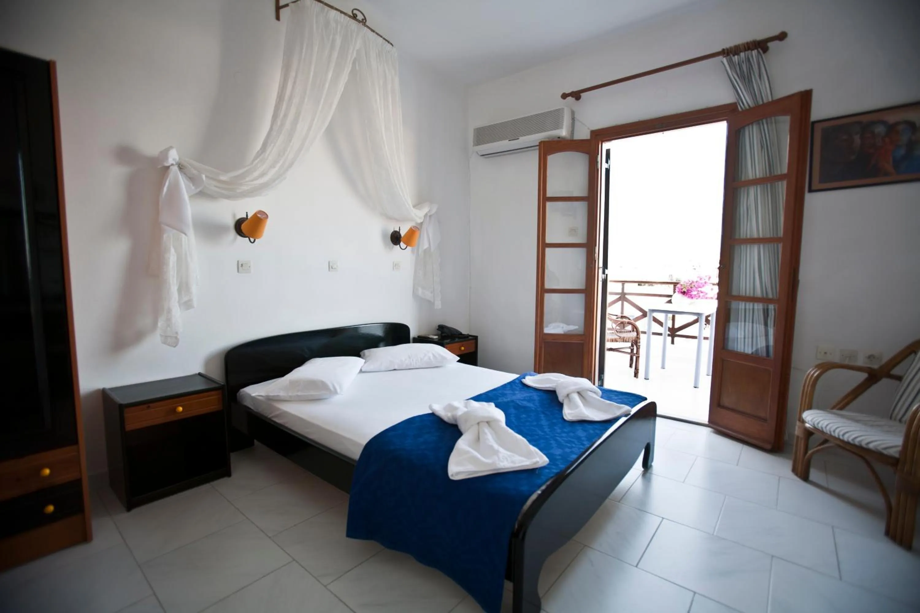 Day, Bed in Azolimnos Bay