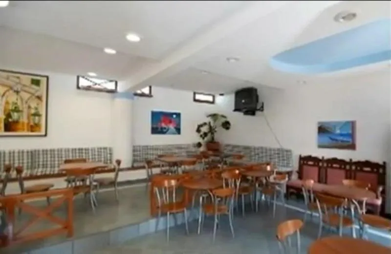 Restaurant/places to eat in Azolimnos Bay