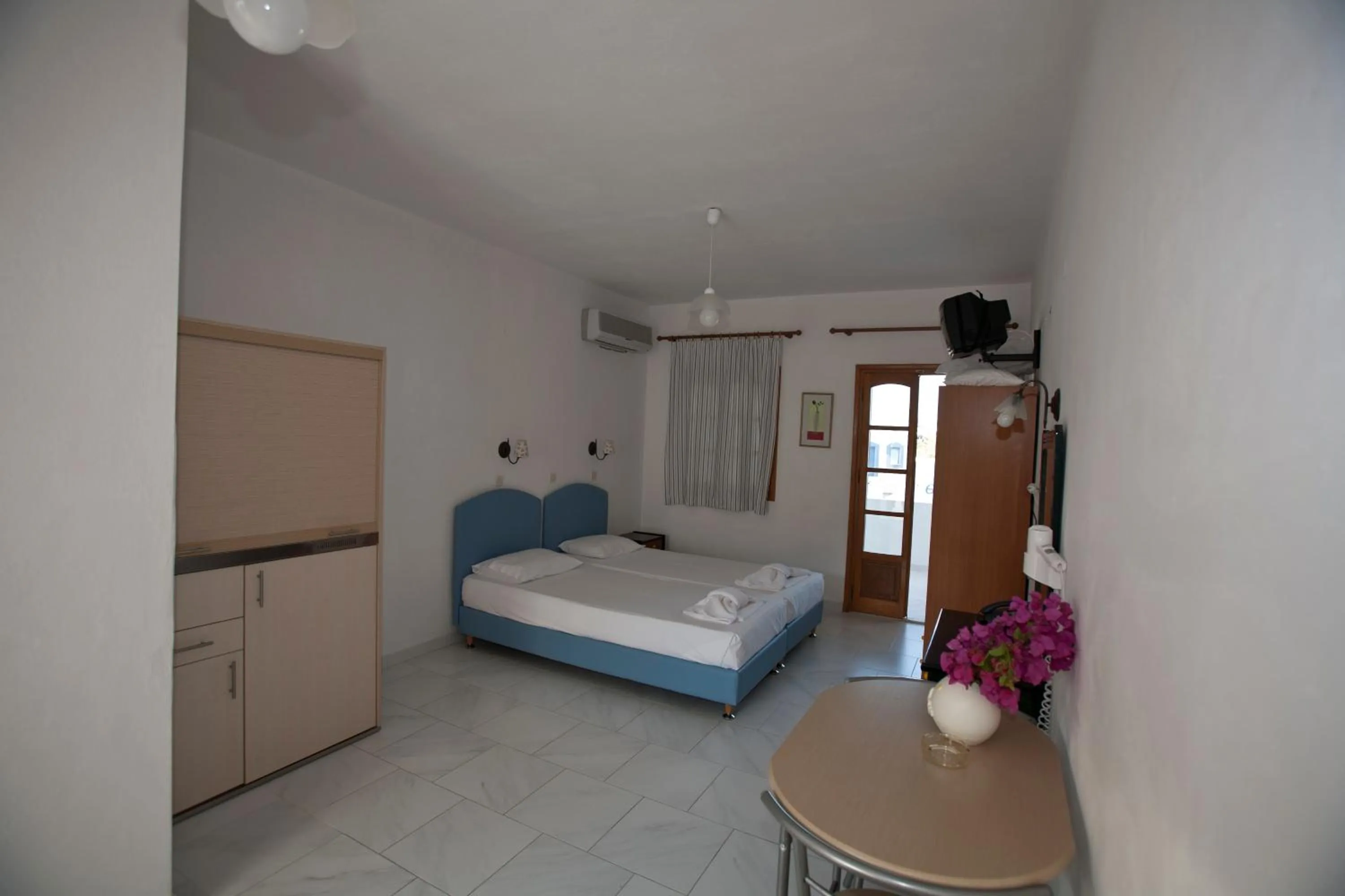 Day, Bed in Azolimnos Bay