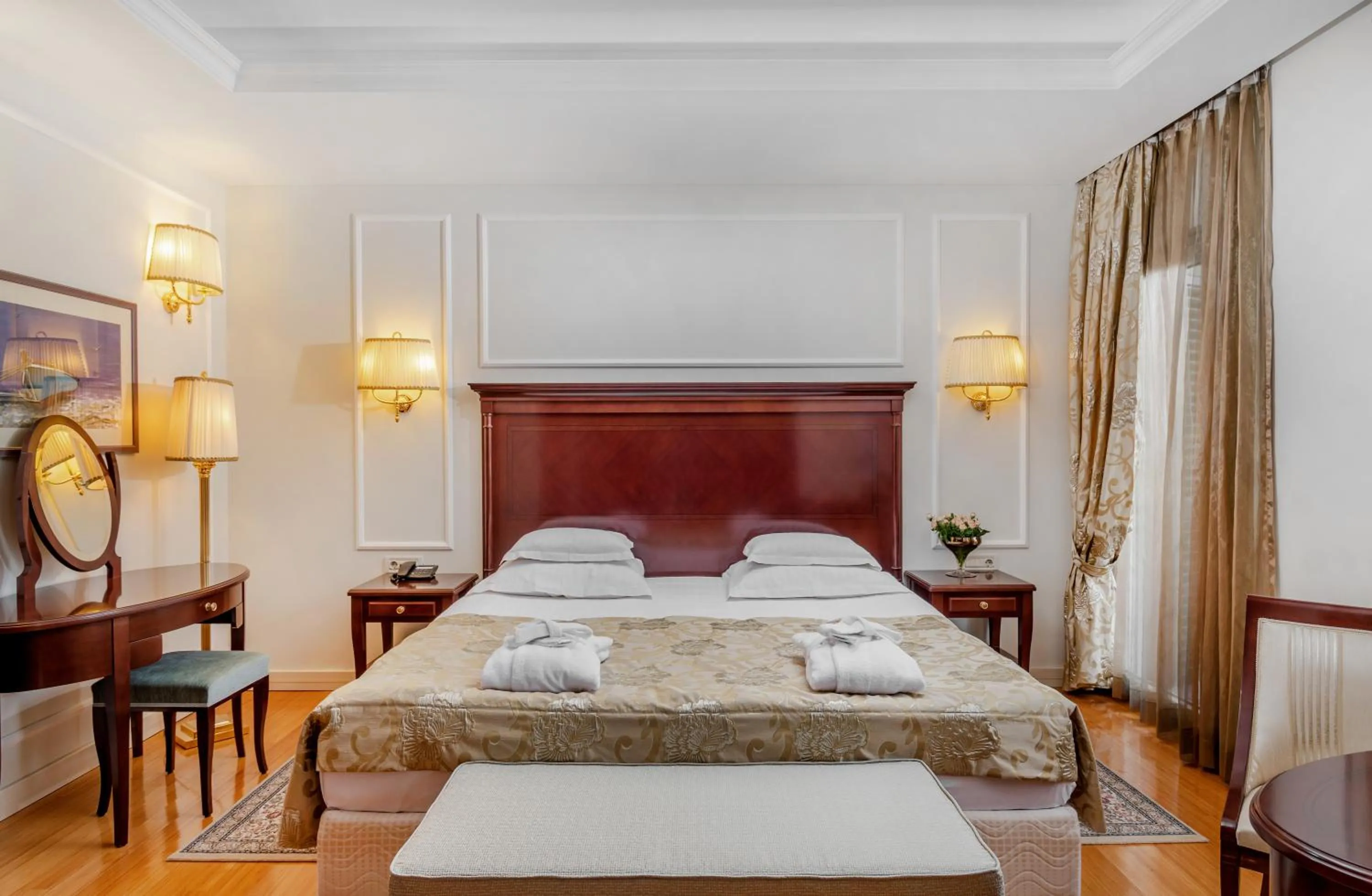 Bed in Hotel President Solin