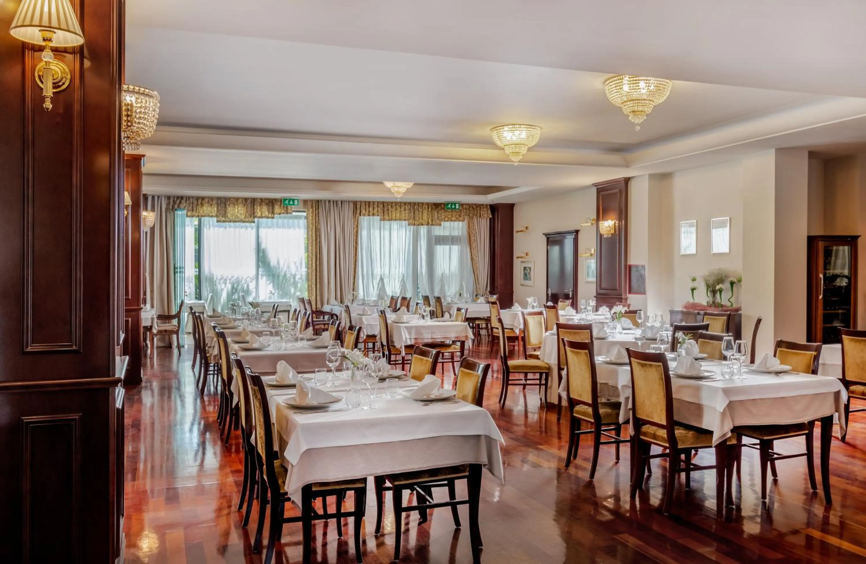 Restaurant/places to eat in Hotel President Solin