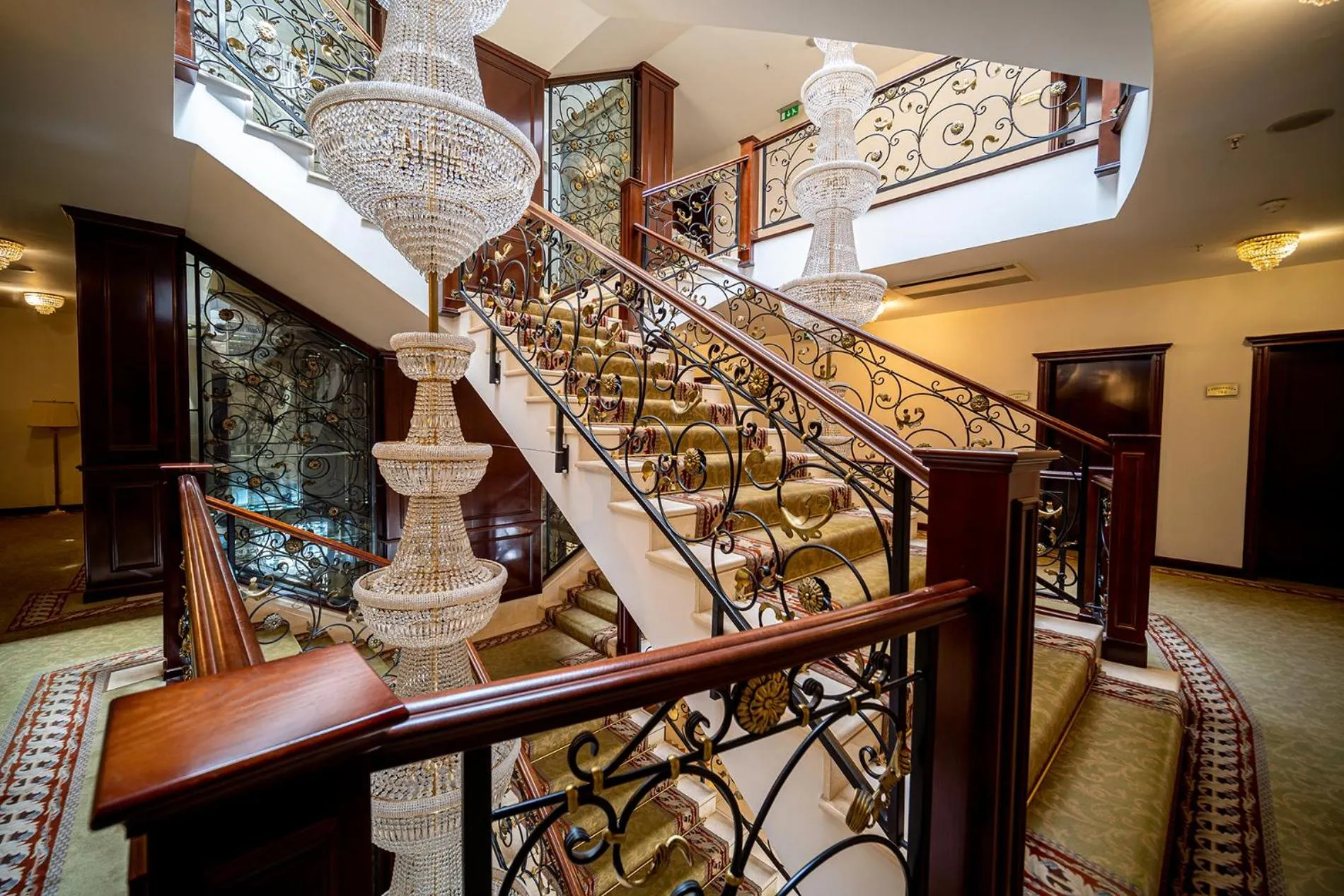 Property building in Hotel President Solin