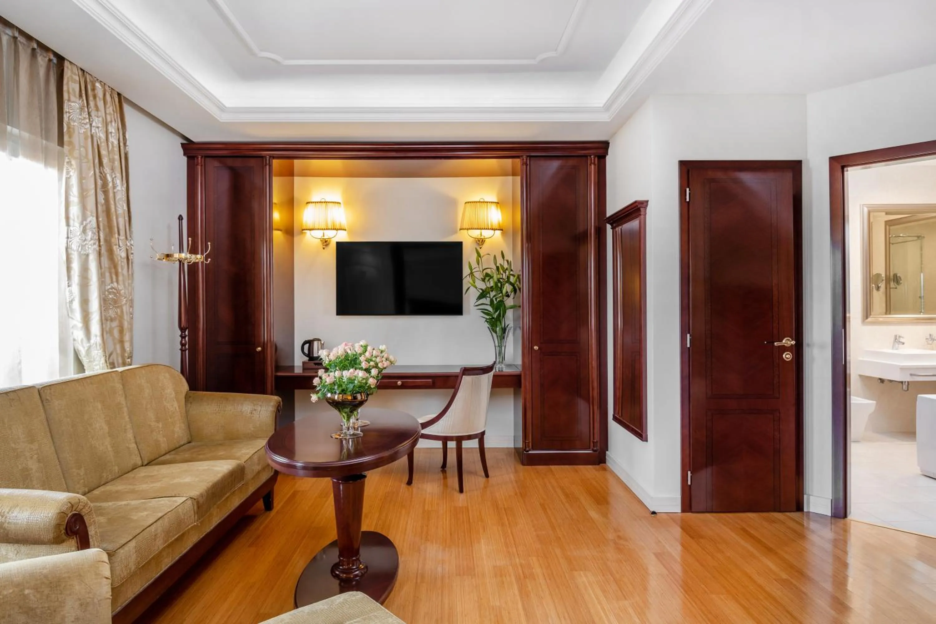 TV and multimedia in Hotel President Solin