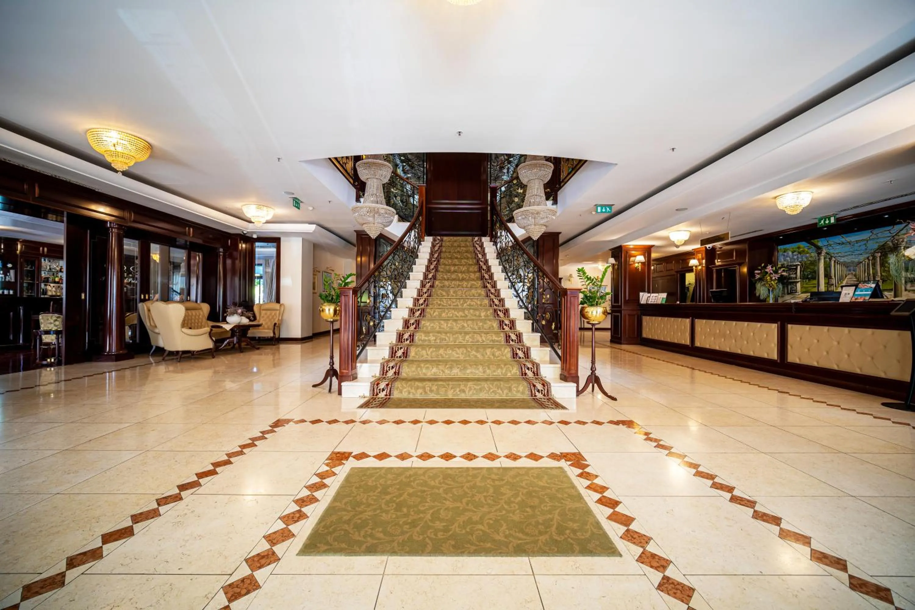 Property building in Hotel President Solin