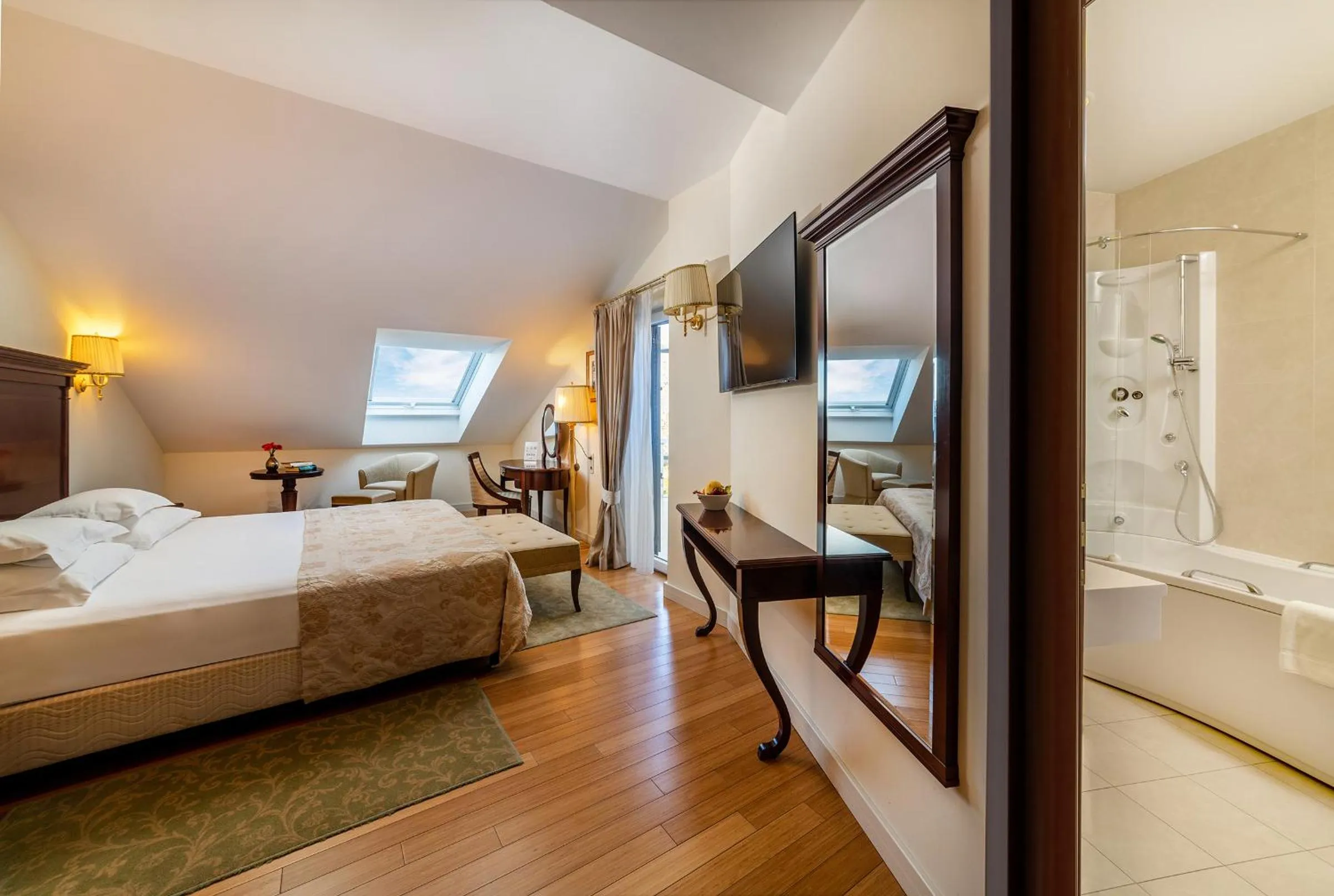 Bed in Hotel President Solin