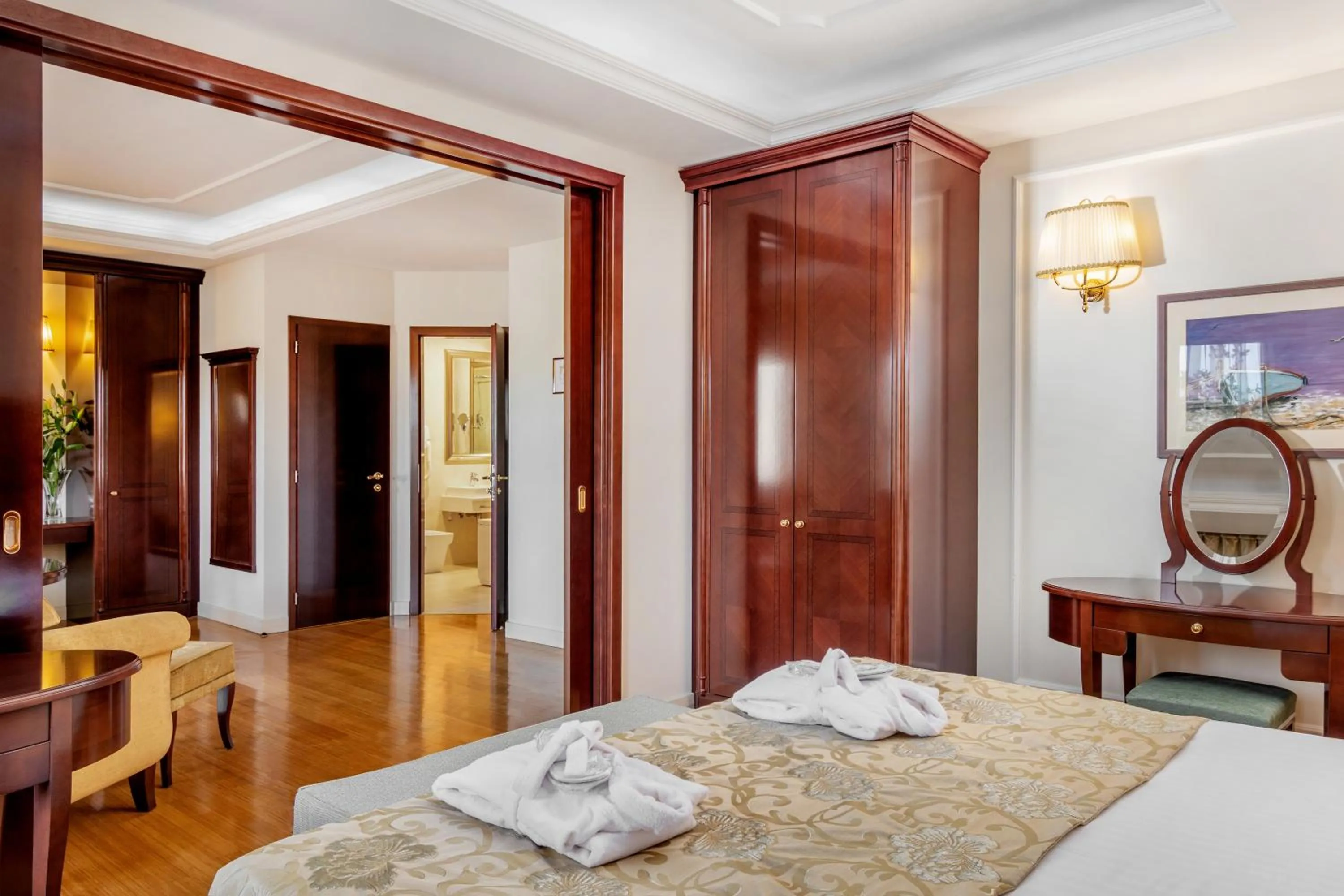 Bed in Hotel President Solin