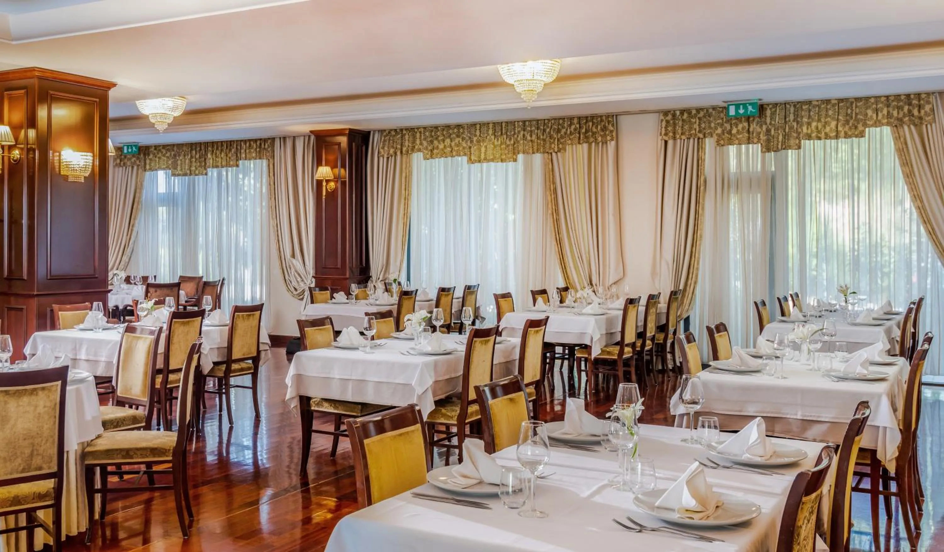 Restaurant/places to eat in Hotel President Solin