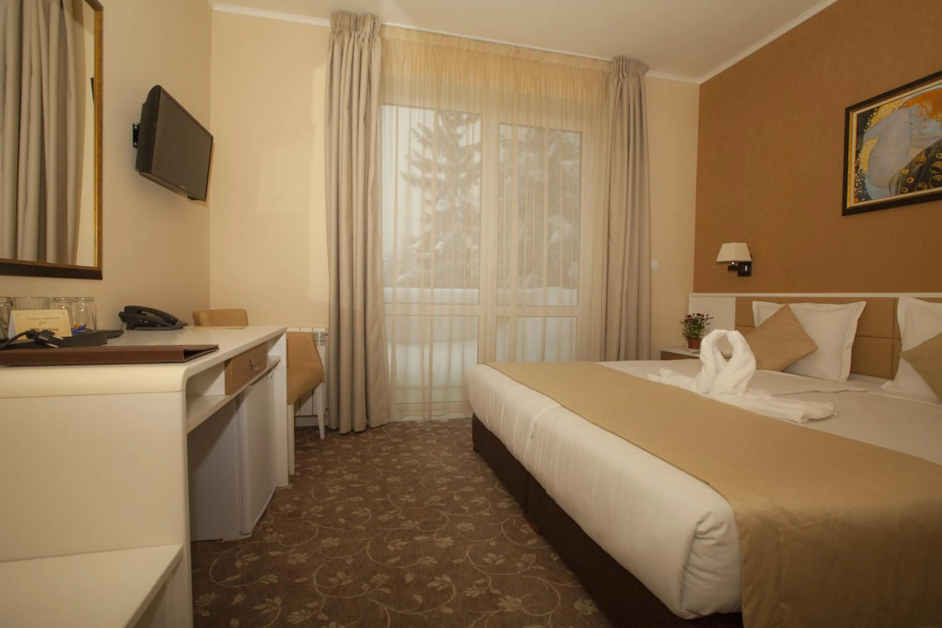 Photo of the whole room, Bed in Family Hotel Saint George