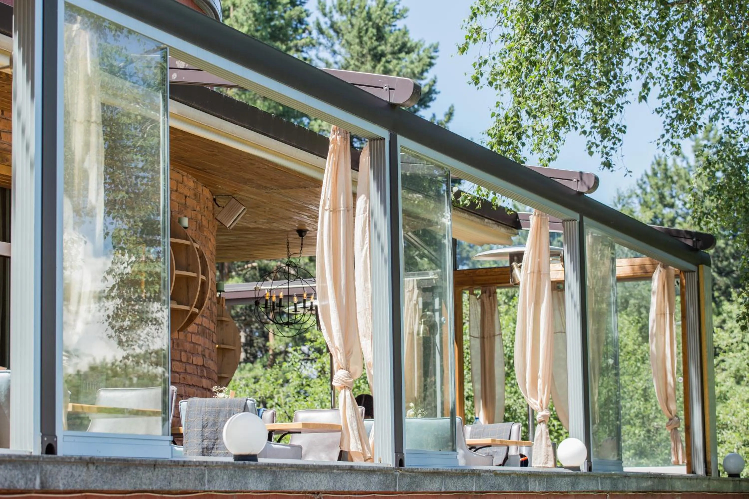 Restaurant/places to eat in Family Hotel Saint George