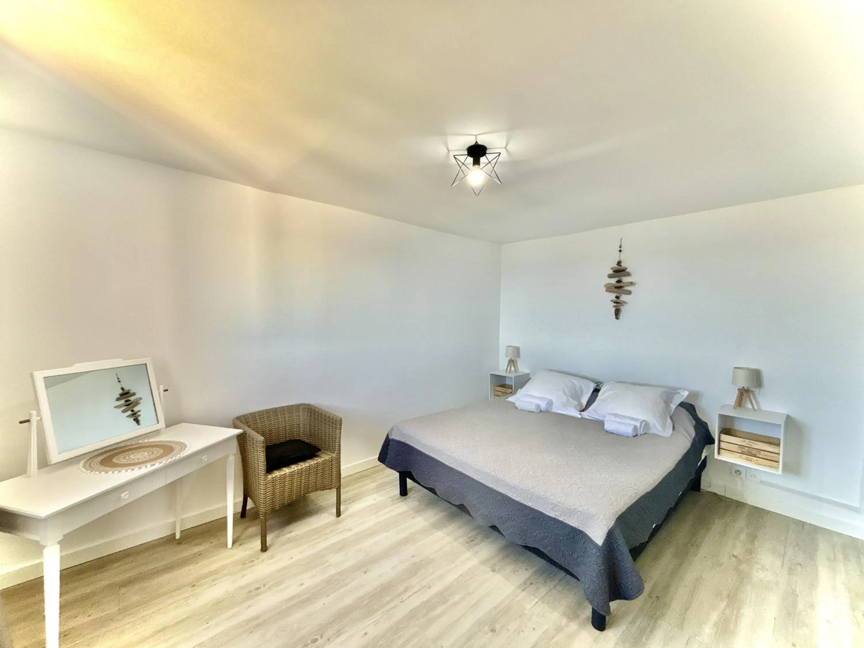 Photo of the whole room, Bed in Residence Canella