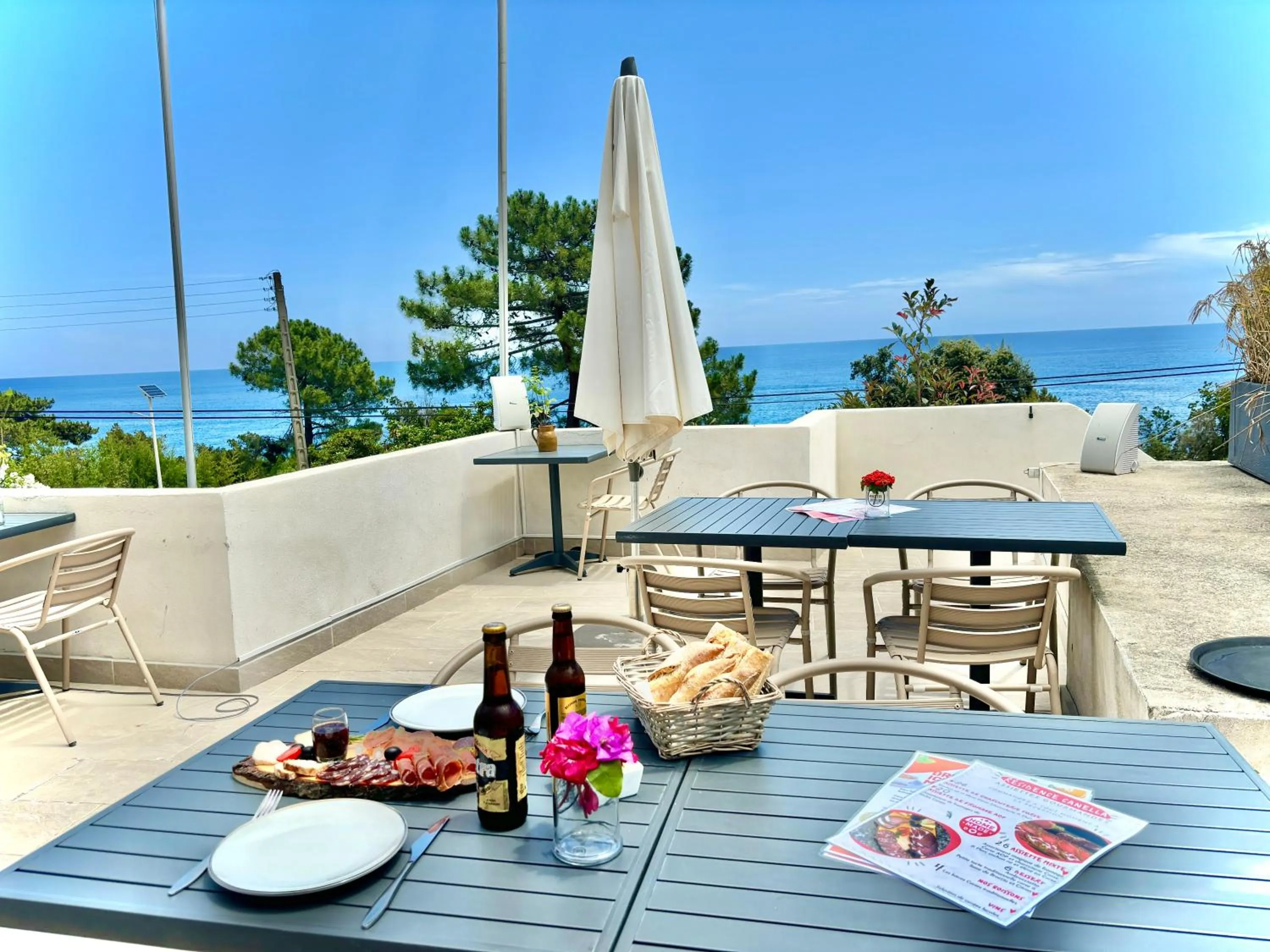 Restaurant/places to eat in Residence Canella