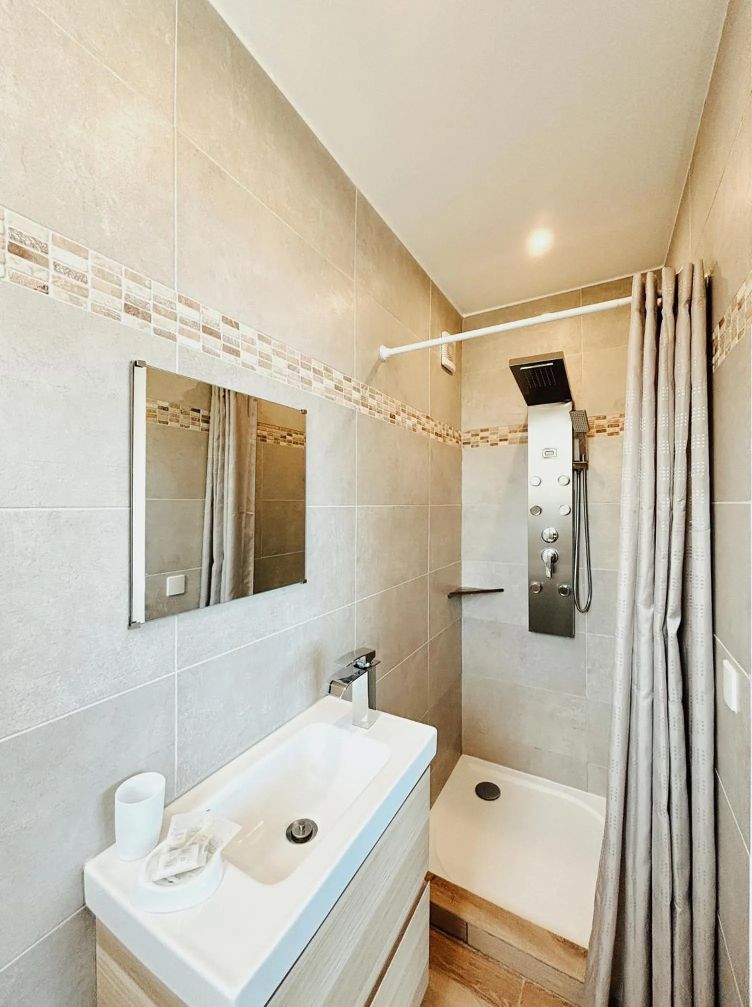Shower in Residence Canella