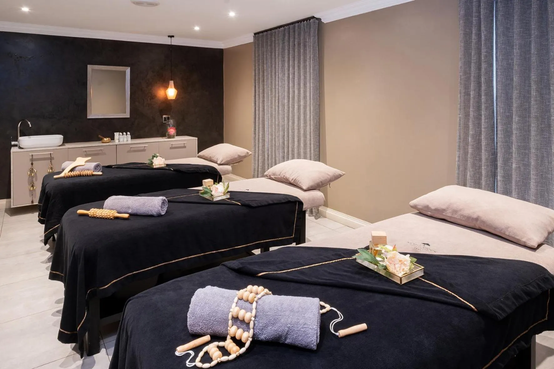 Spa and wellness centre/facilities, Bed in Kievits Kroon Gauteng Wine Estate