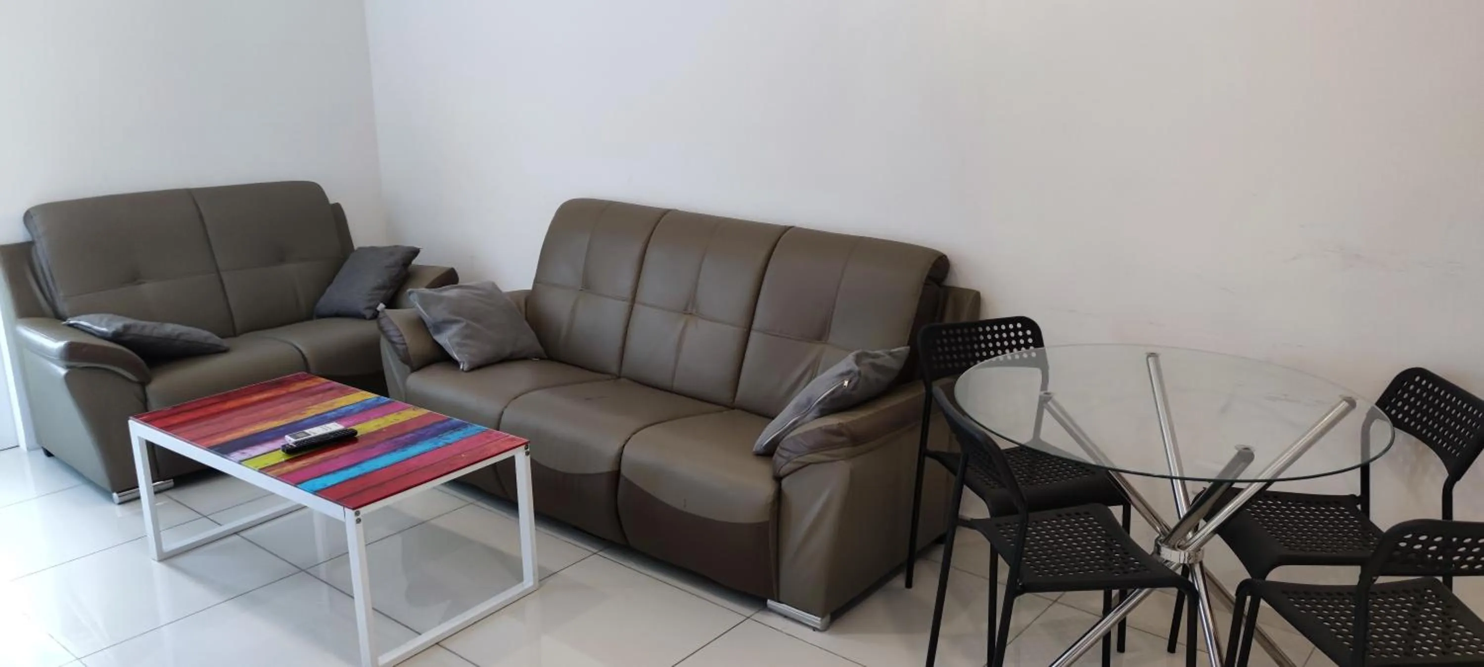 Living room in The Robertson Bukit Bintang by Wowhome