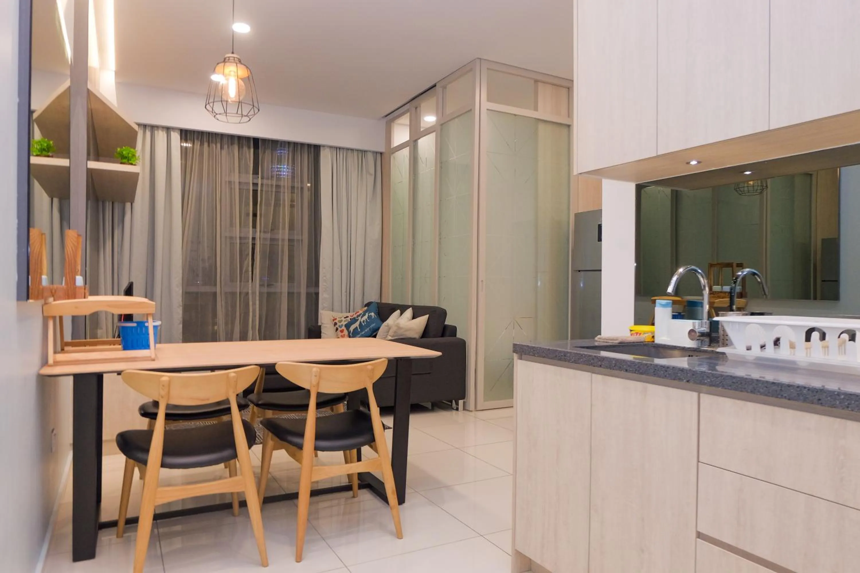 Dining area in The Robertson Bukit Bintang by Wowhome