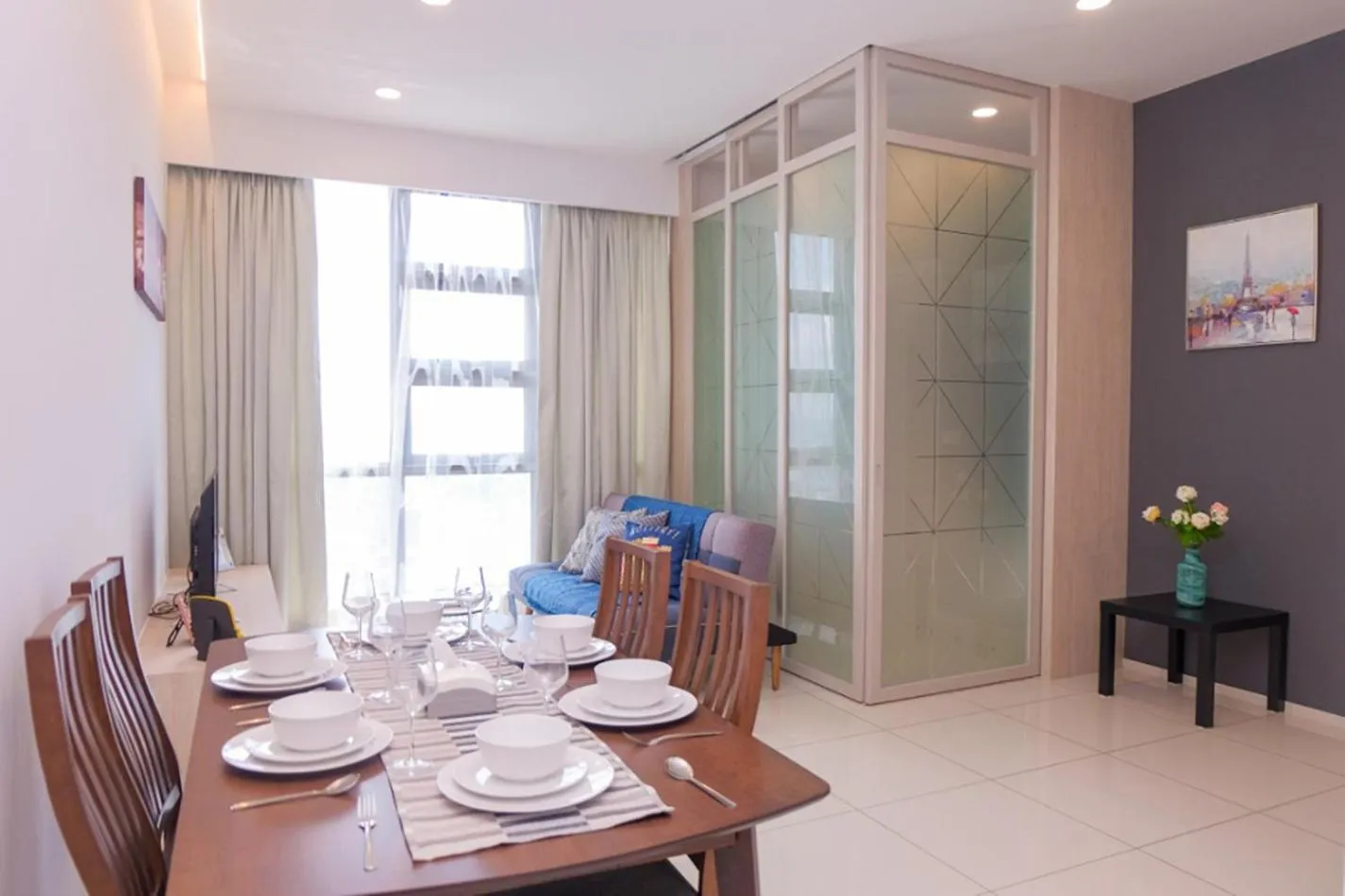 Dining area in The Robertson Bukit Bintang by Wowhome