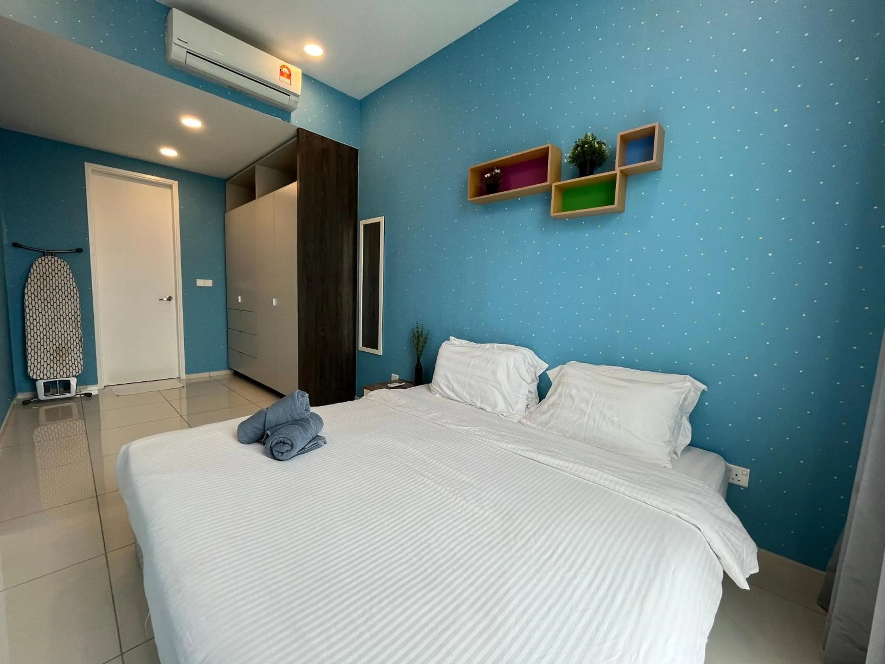 Bed in The Robertson Bukit Bintang by Wowhome