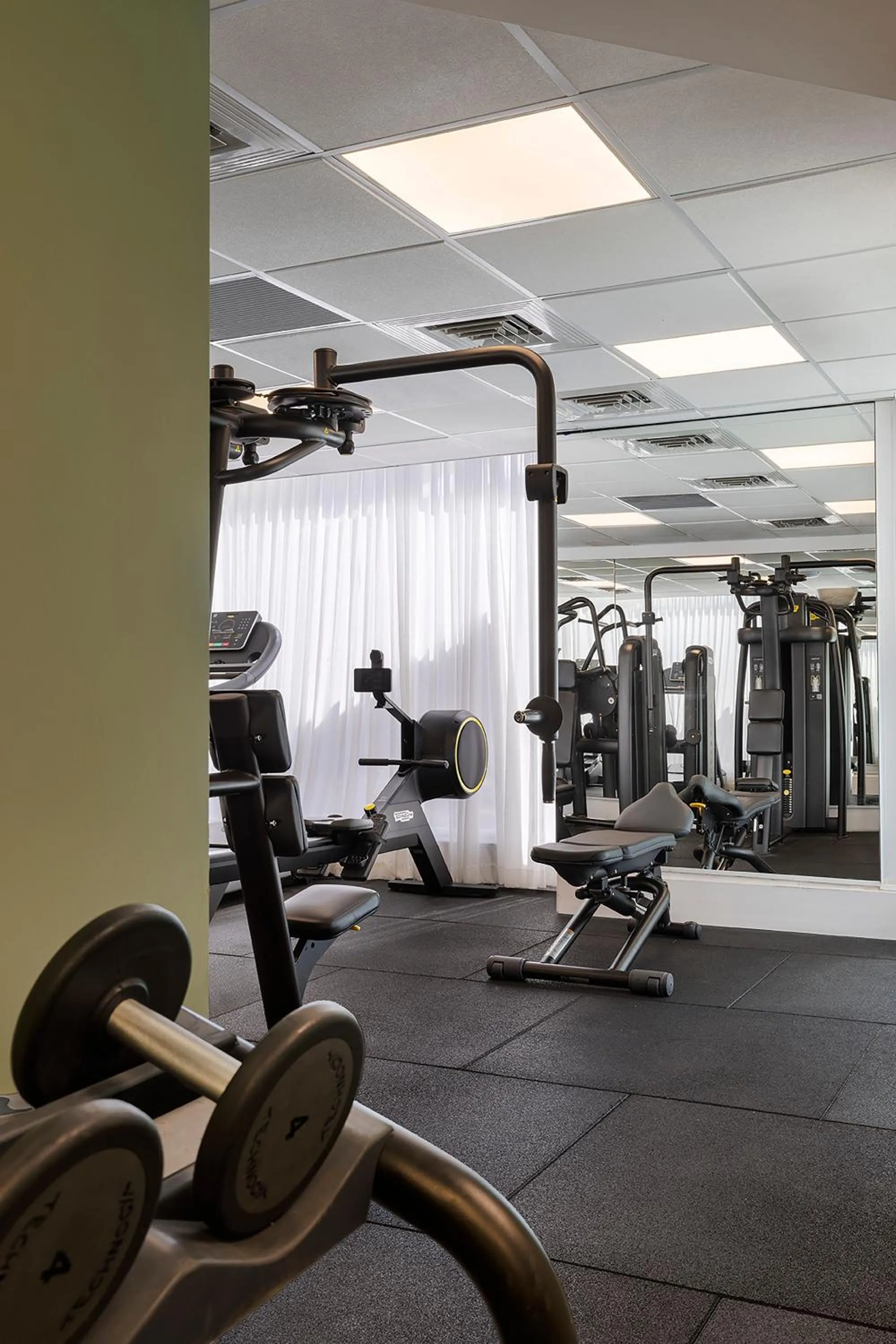 Fitness centre/facilities in Metropolitan Hotel