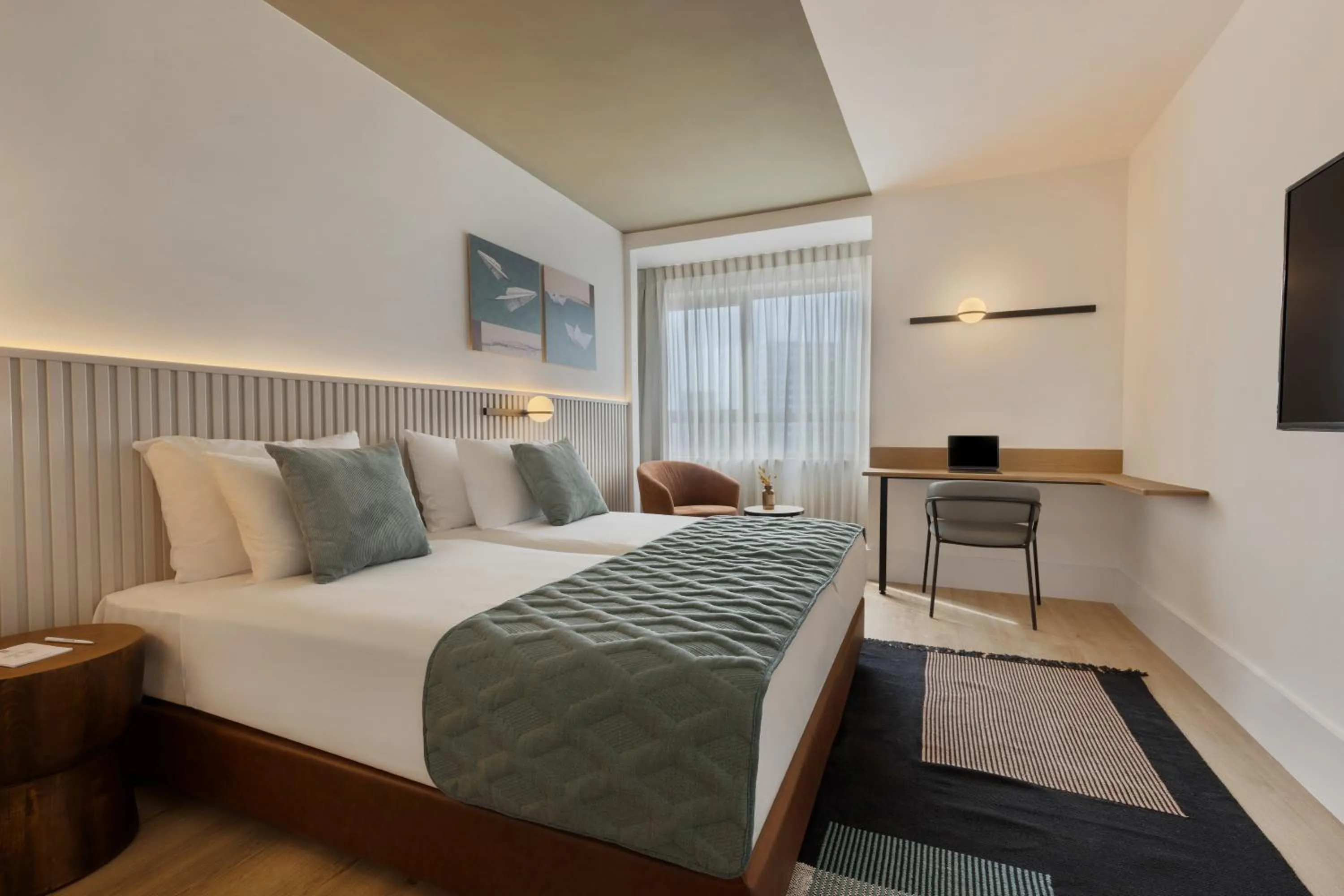 Bed in Metropolitan Hotel