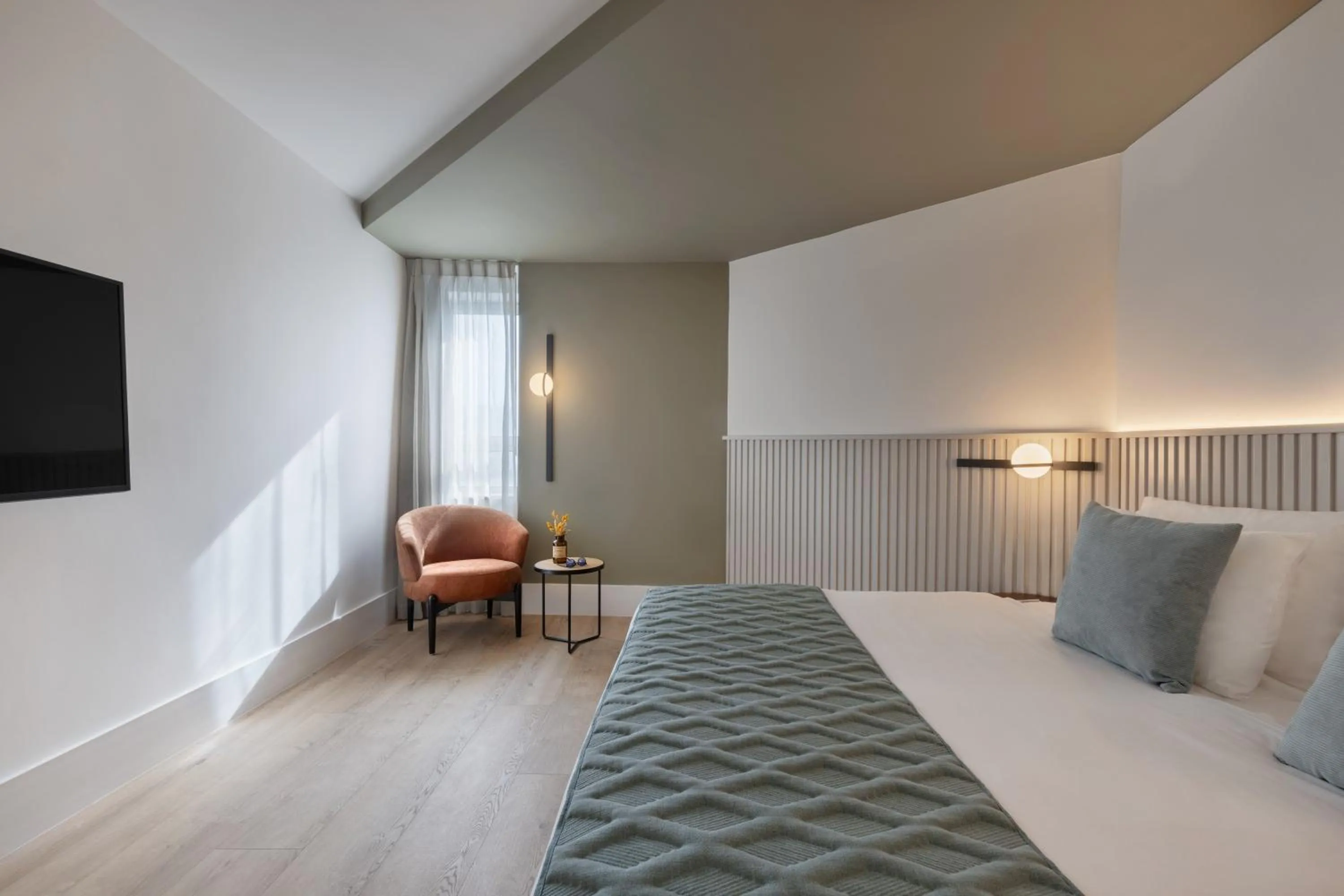 Bed in Metropolitan Hotel