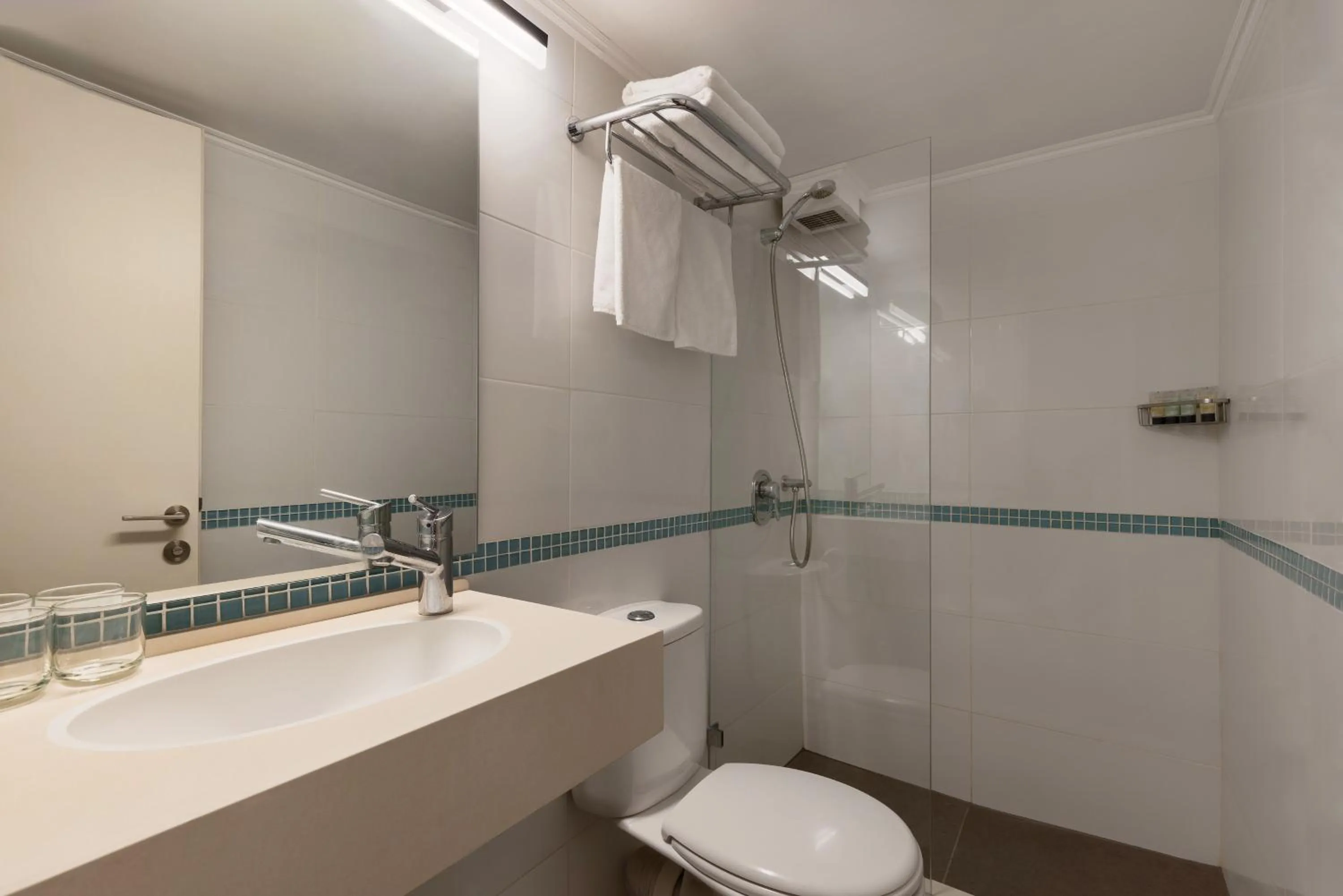 Shower in Metropolitan Hotel